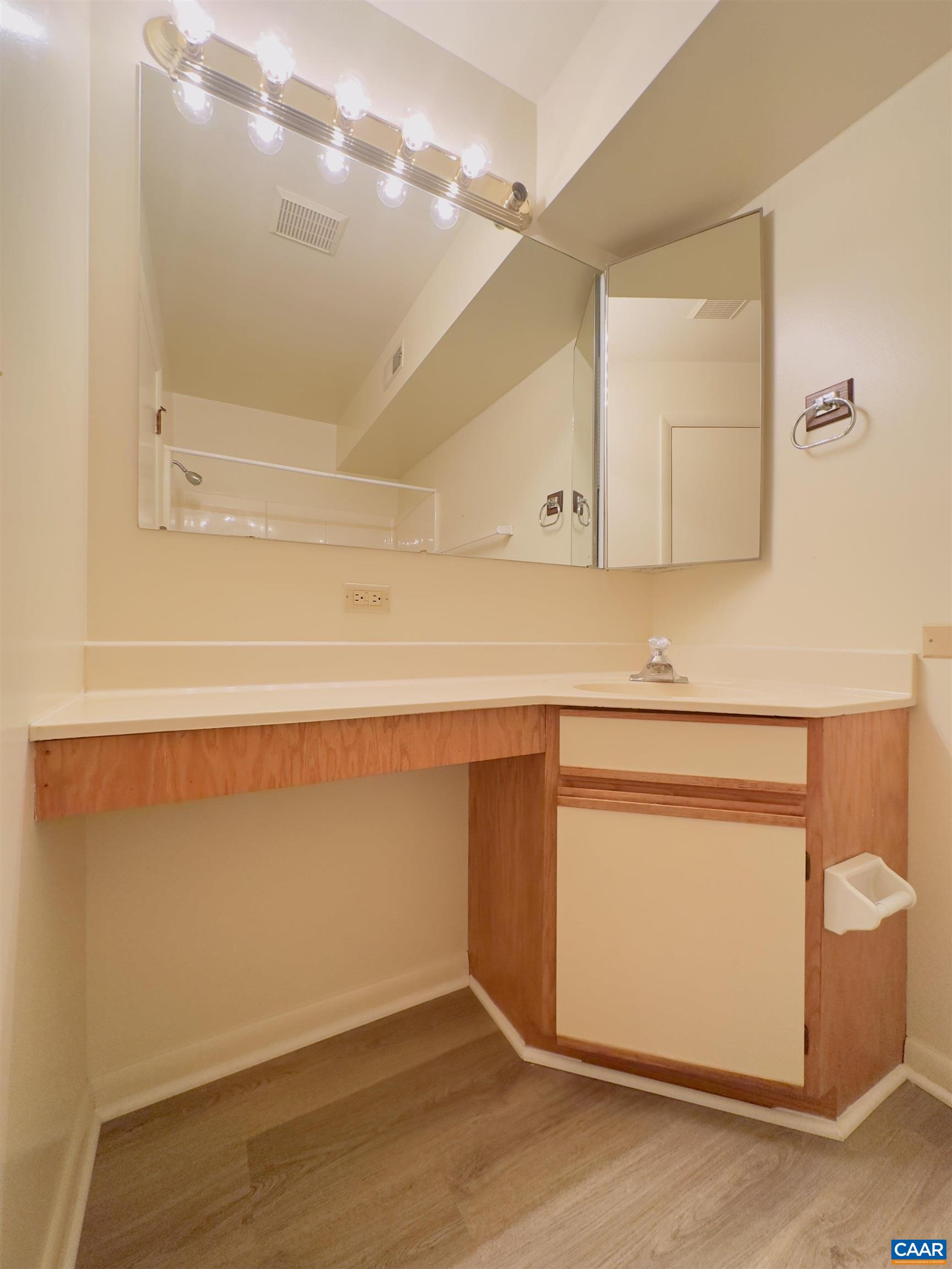 139 GREEN TURTLE LN Unit: 6