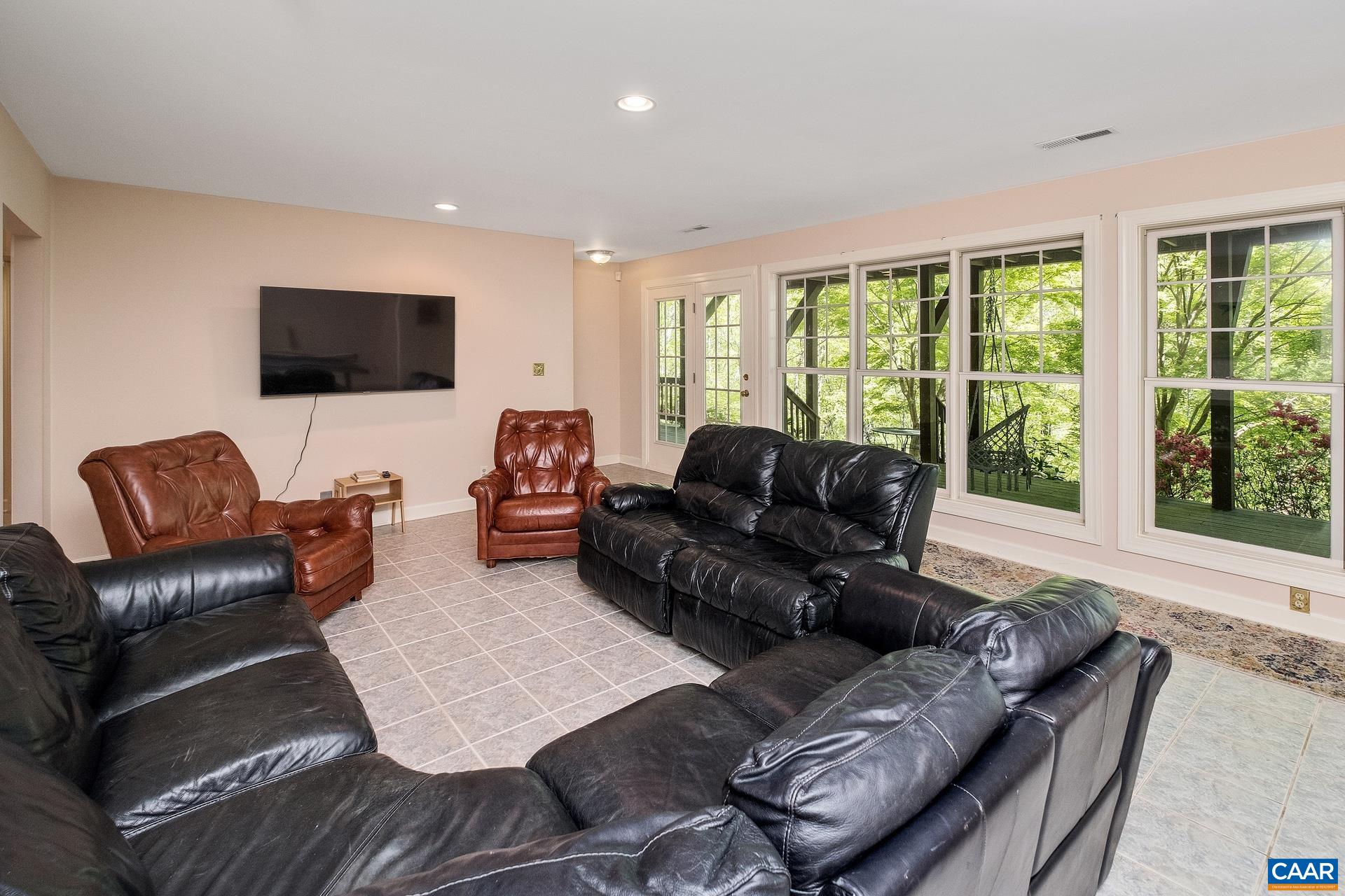 37 GRAY SQUIRREL LN