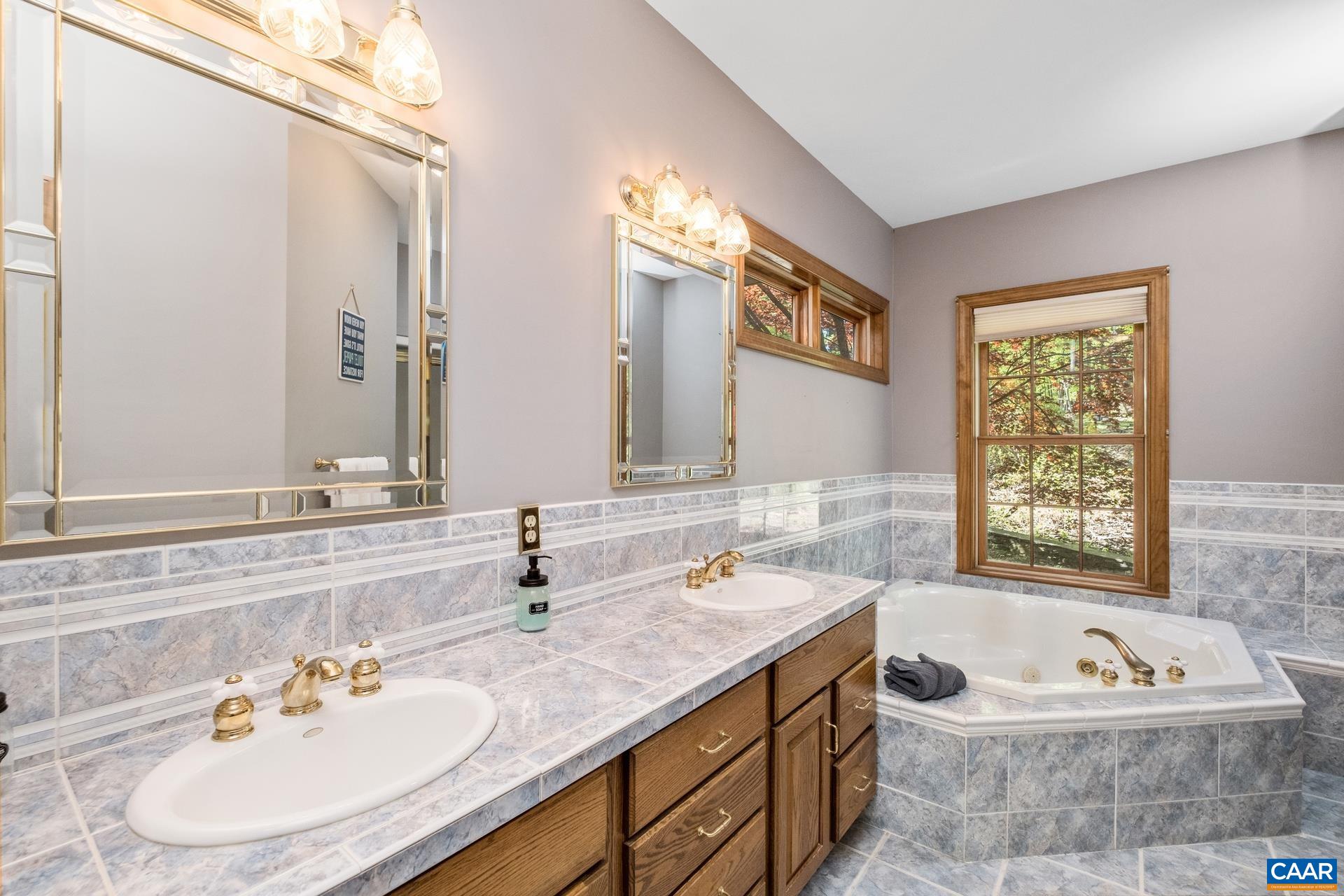 37 GRAY SQUIRREL LN