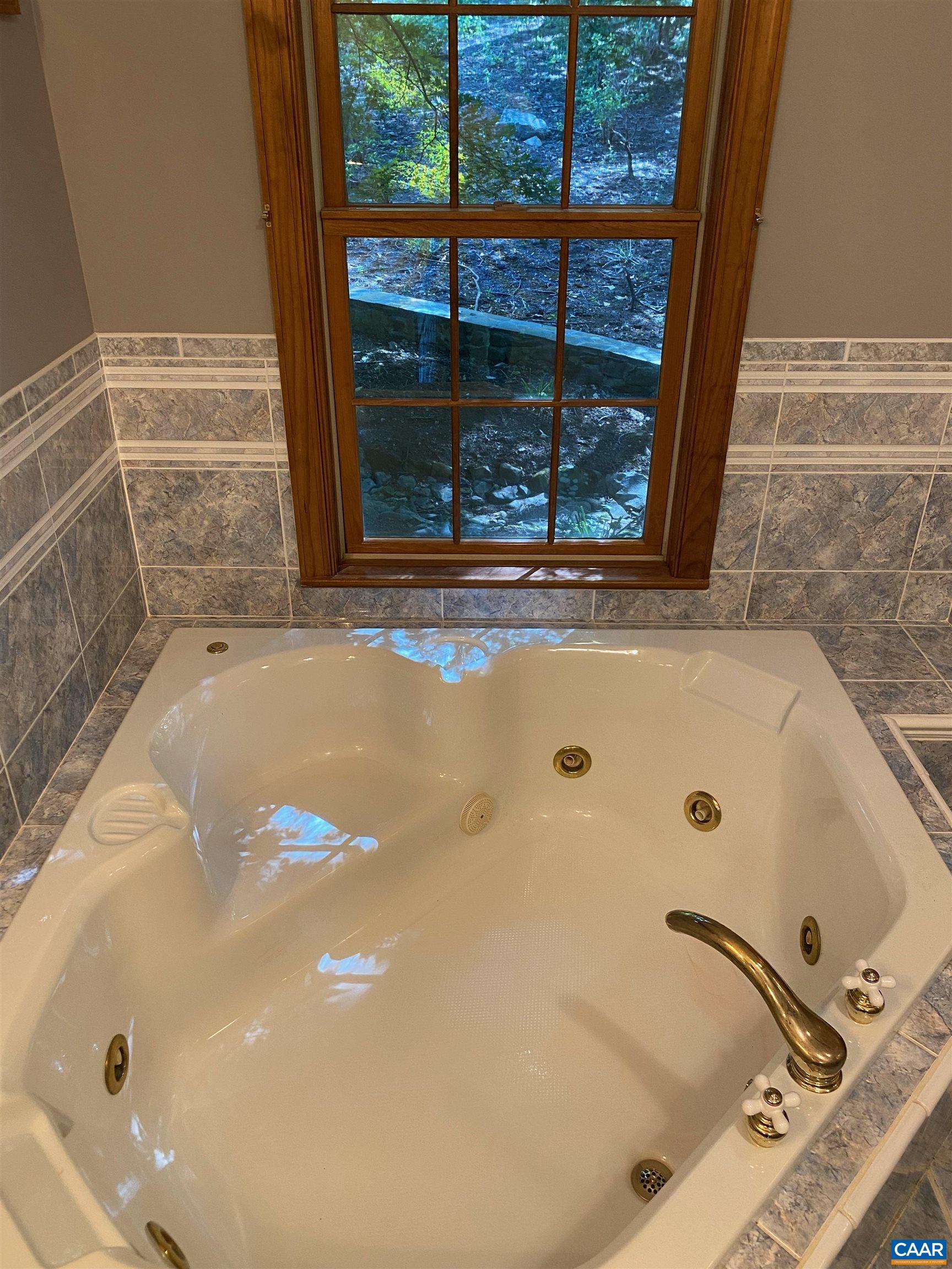 37 GRAY SQUIRREL LN