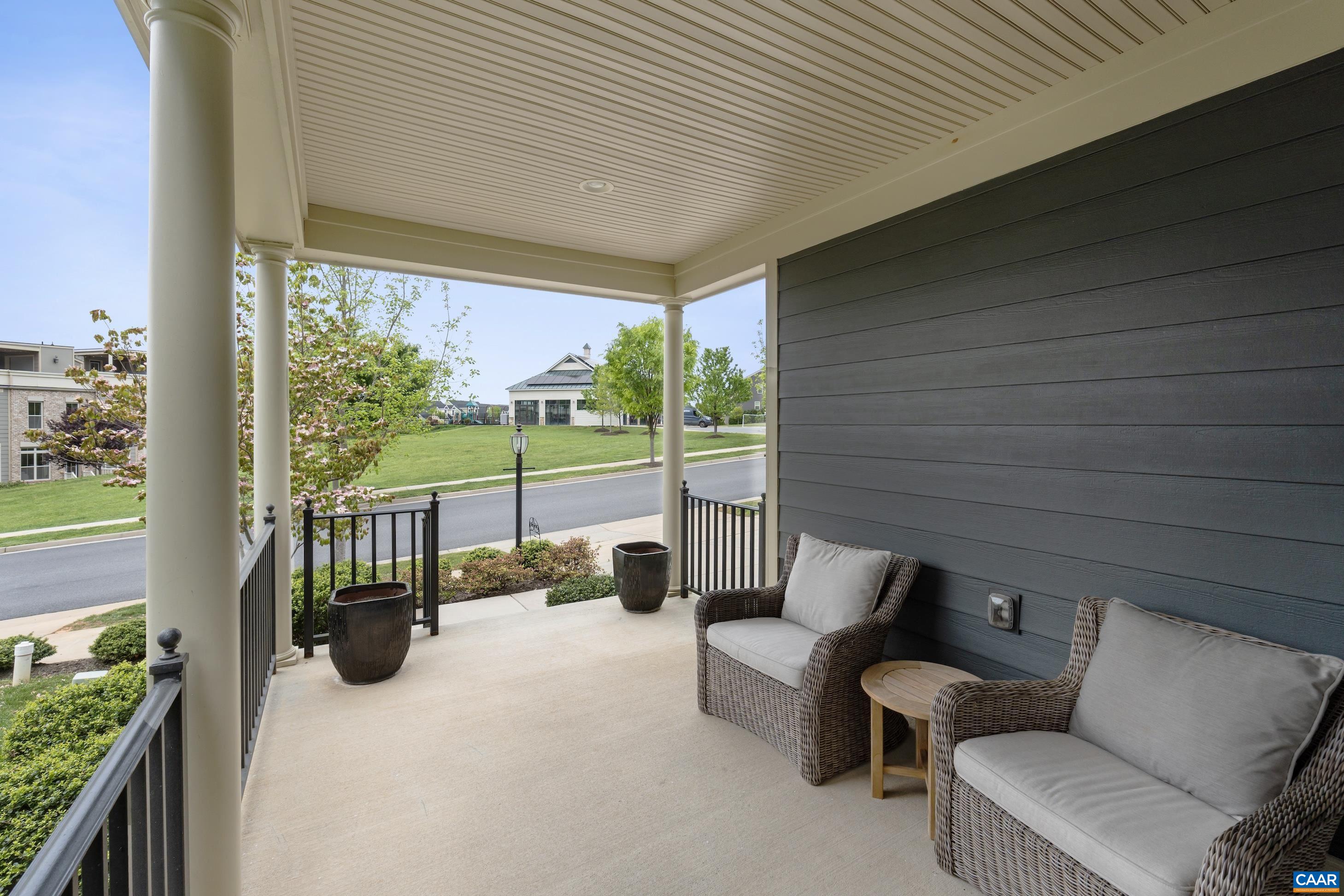 1252 DELPHI LN