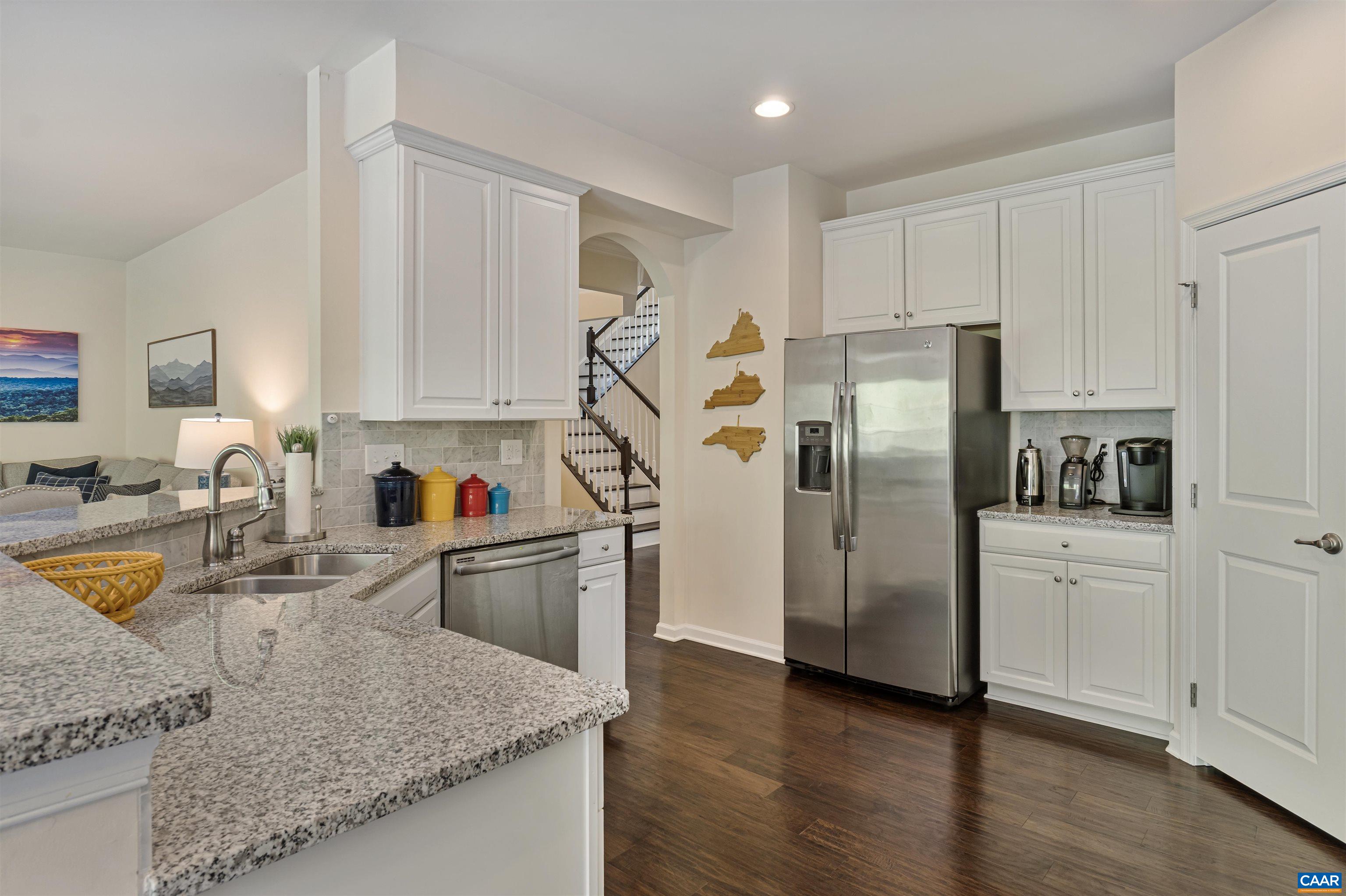 1252 DELPHI LN