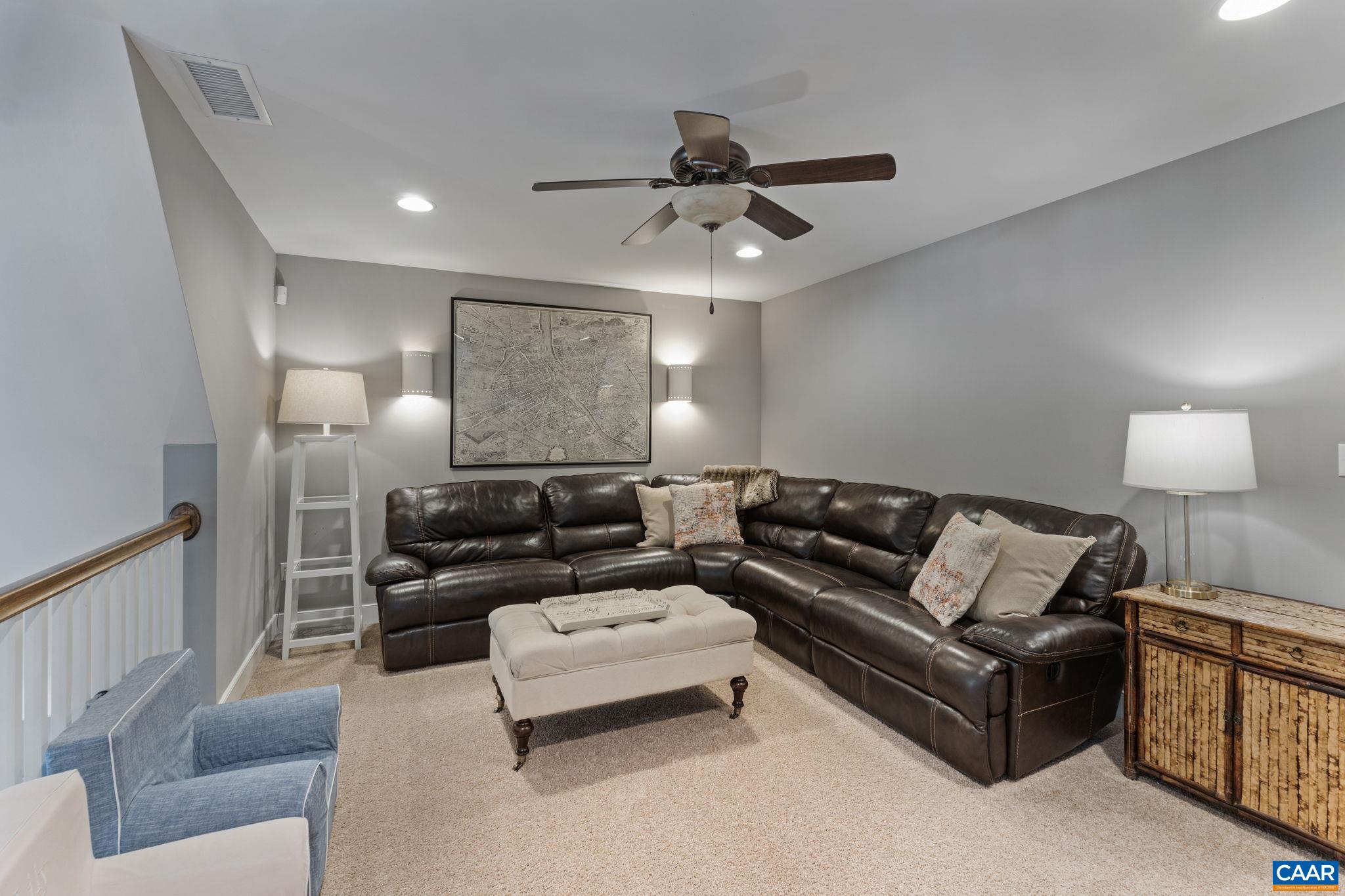 1124 VEGAS CT