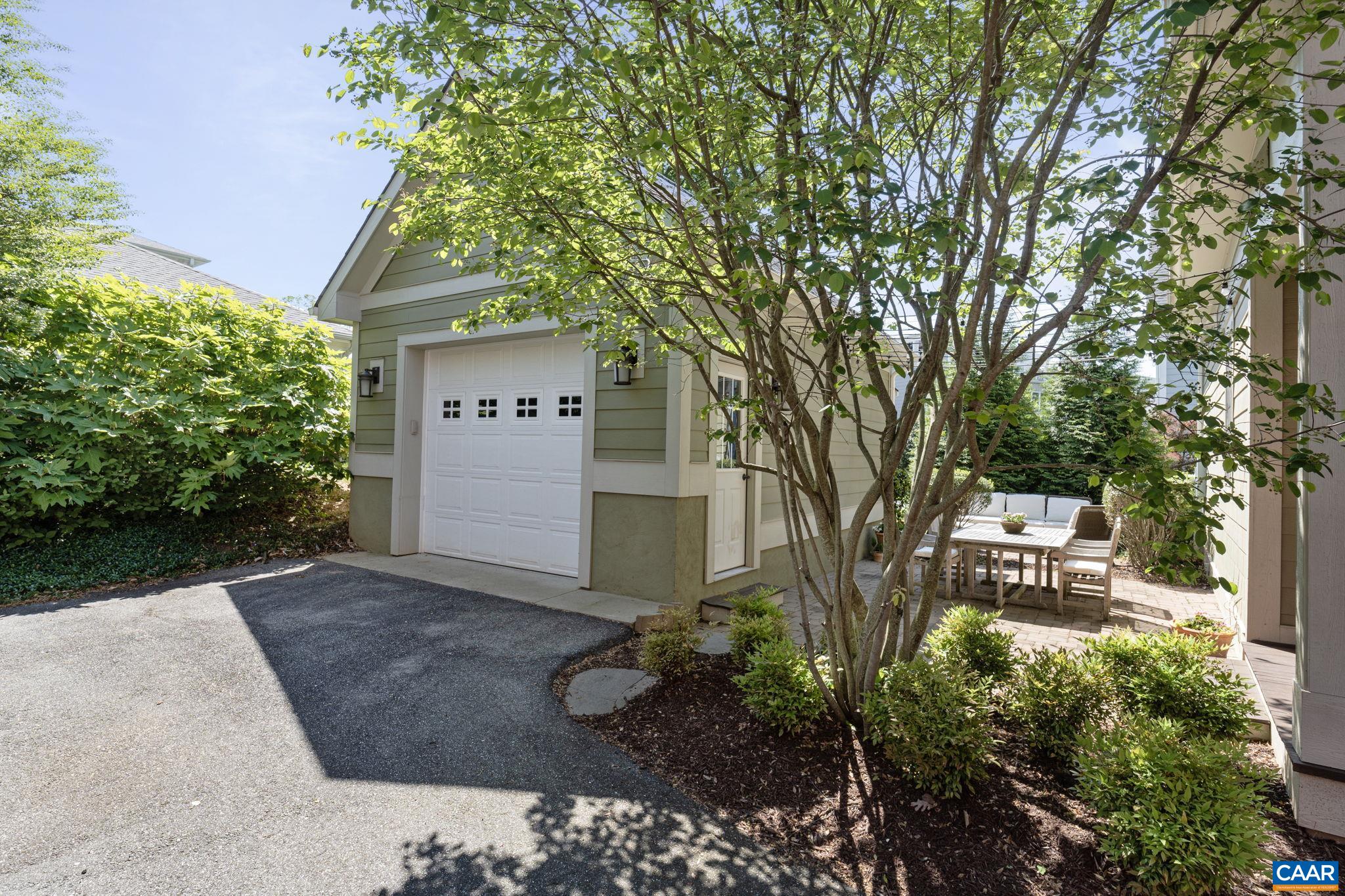 1124 VEGAS CT
