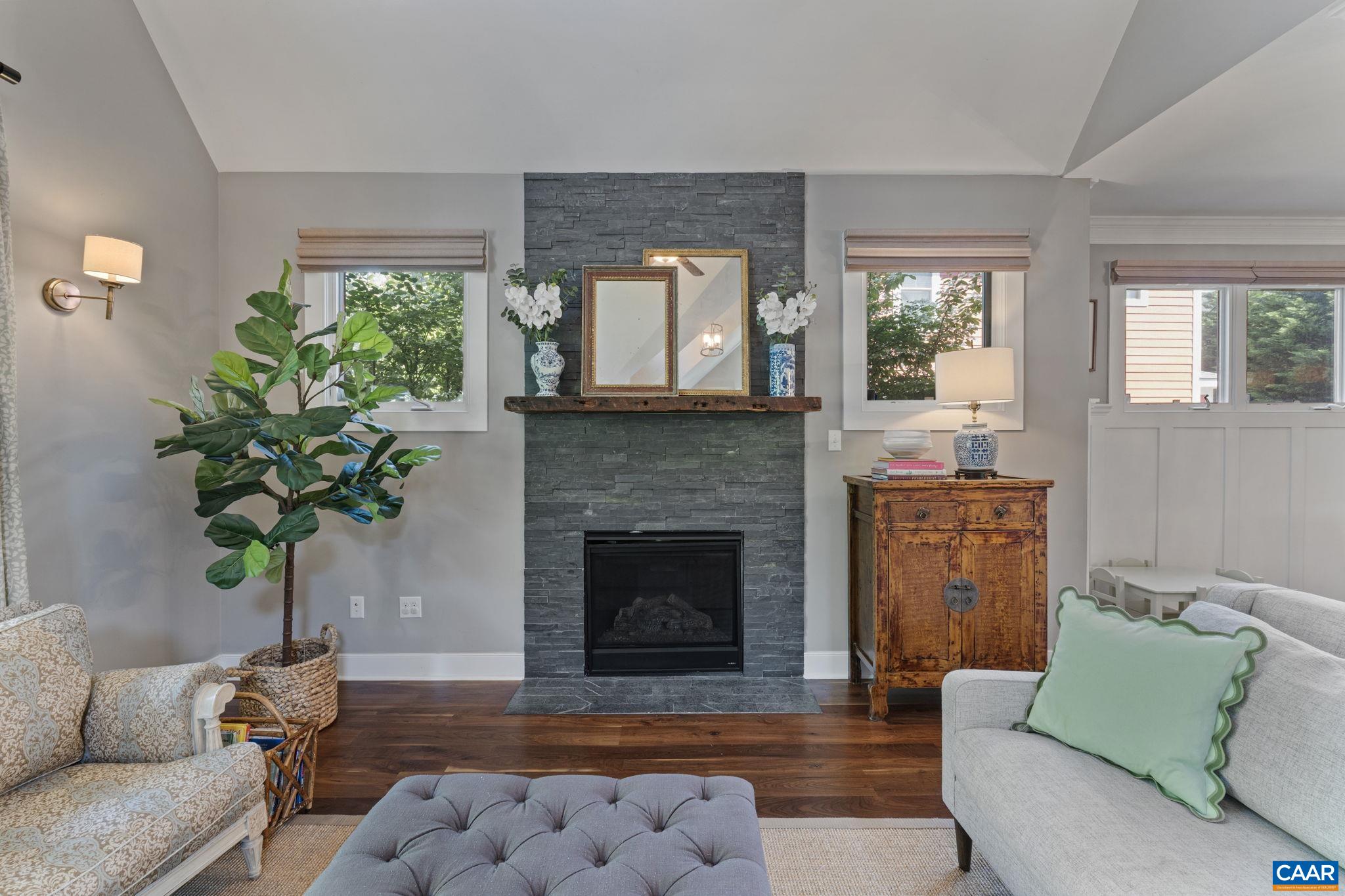 1124 VEGAS CT