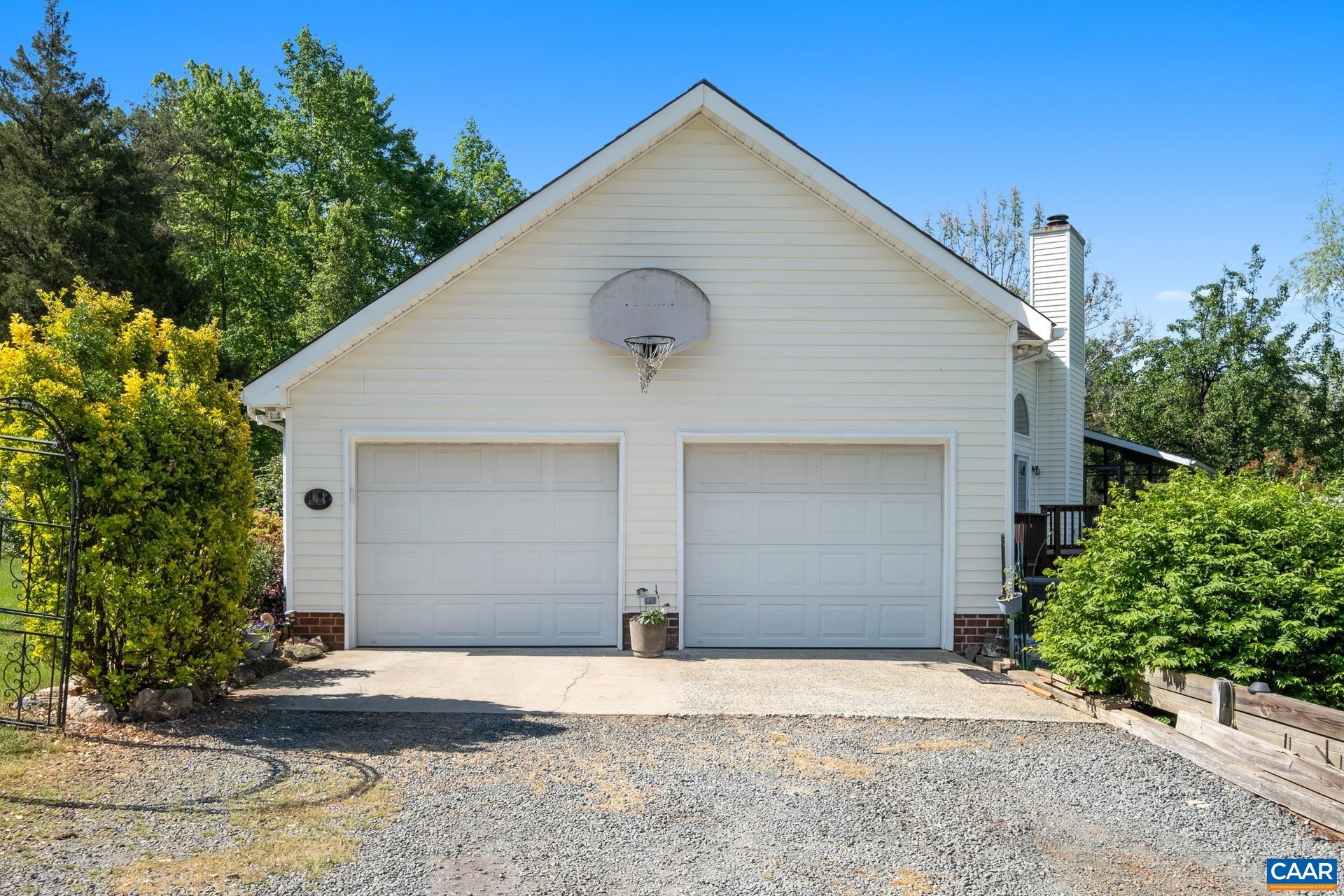 526 BOX HOLLY LN