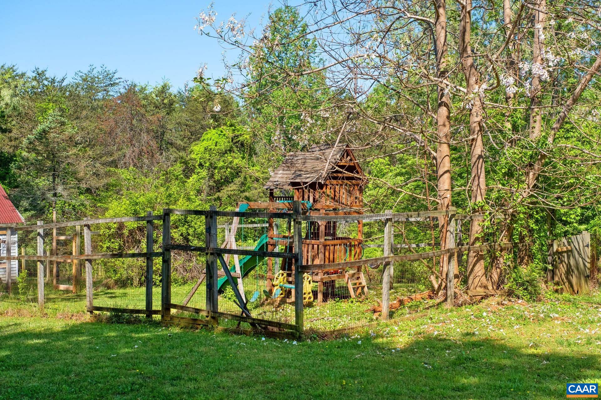 526 BOX HOLLY LN