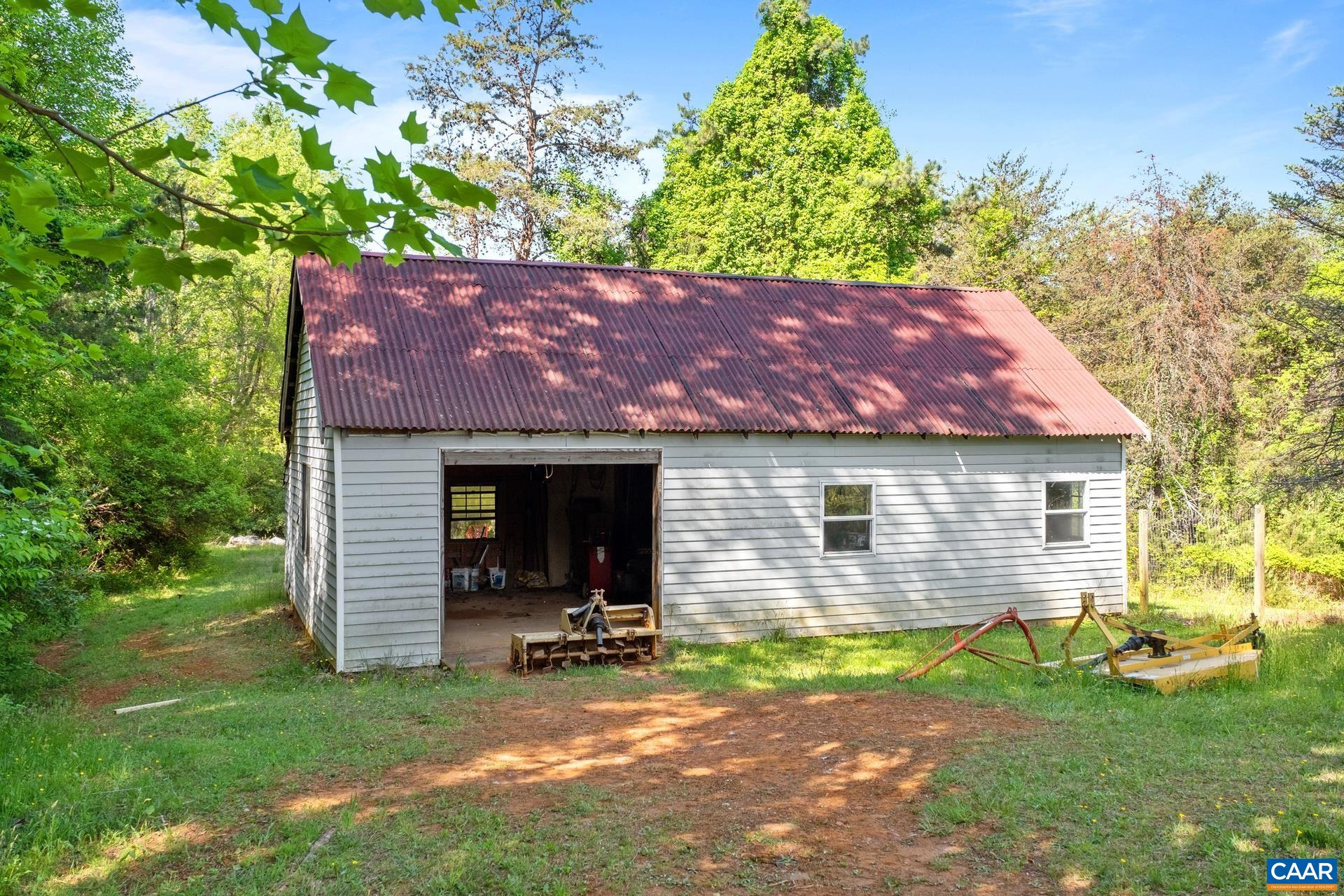 526 BOX HOLLY LN