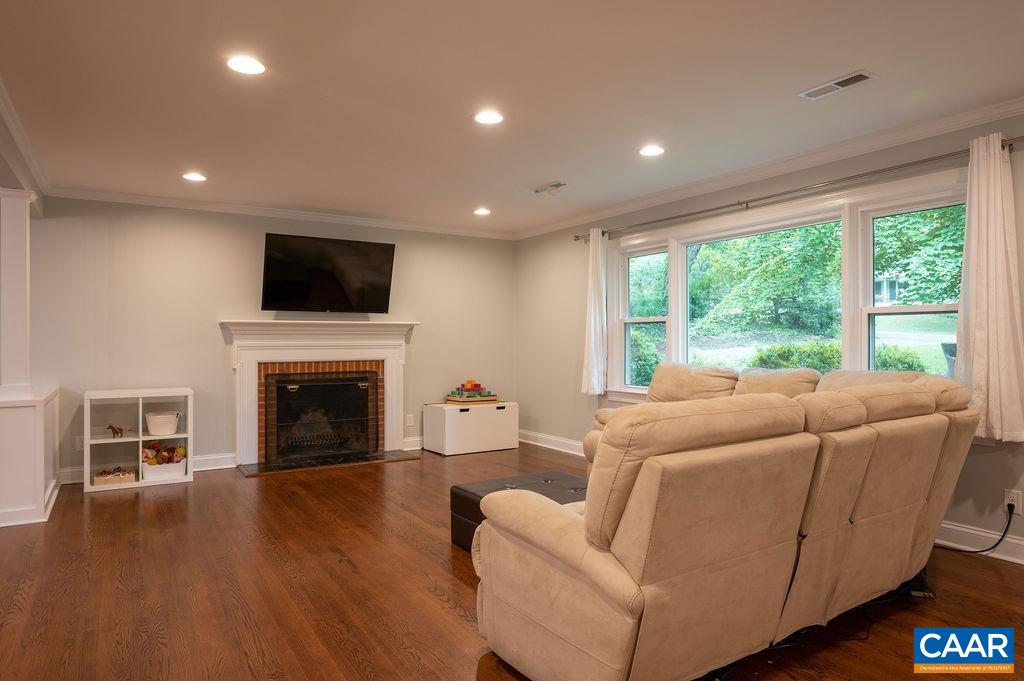 1710 OLD FORGE RD