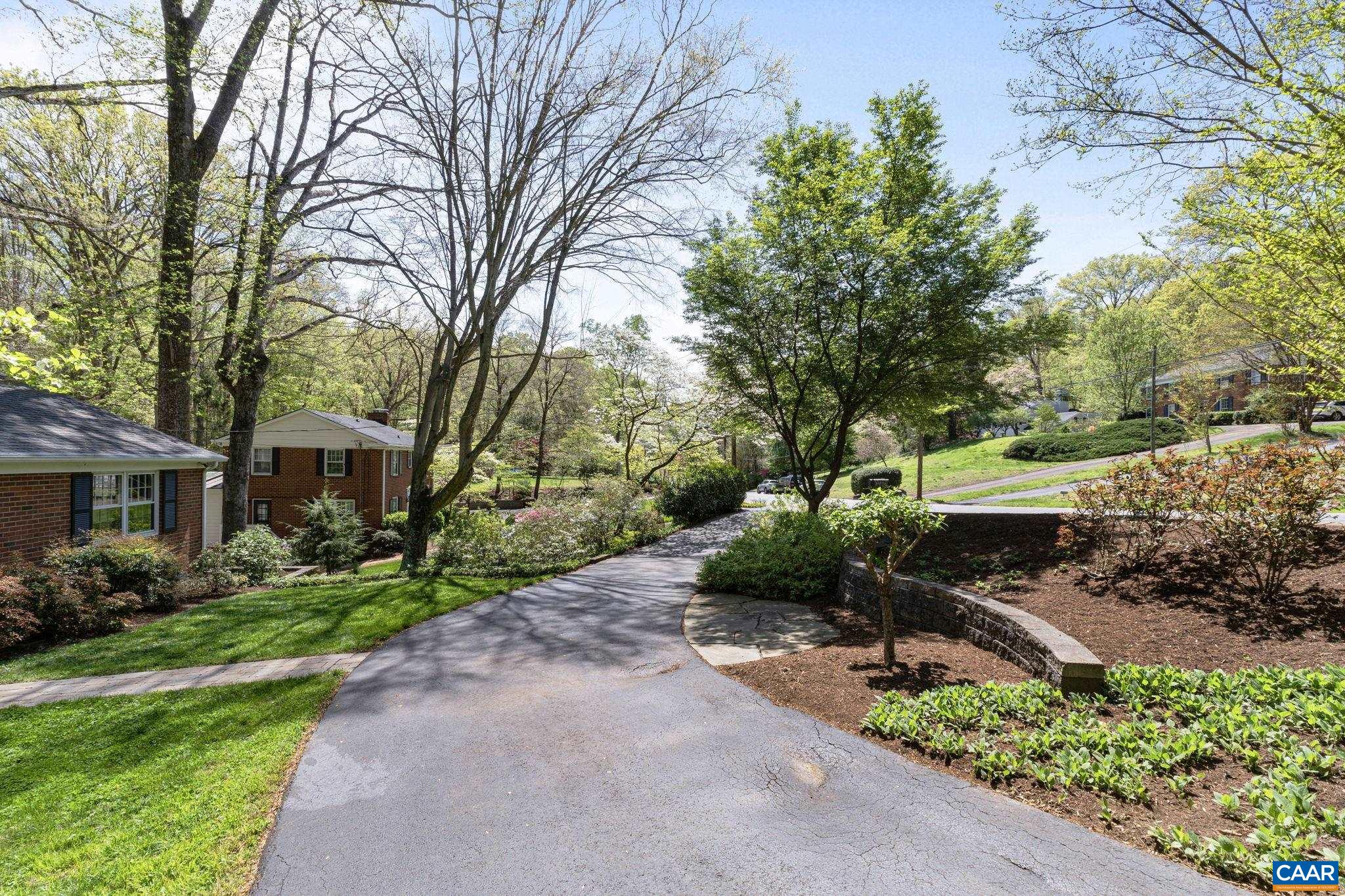 1722 YORKTOWN DR