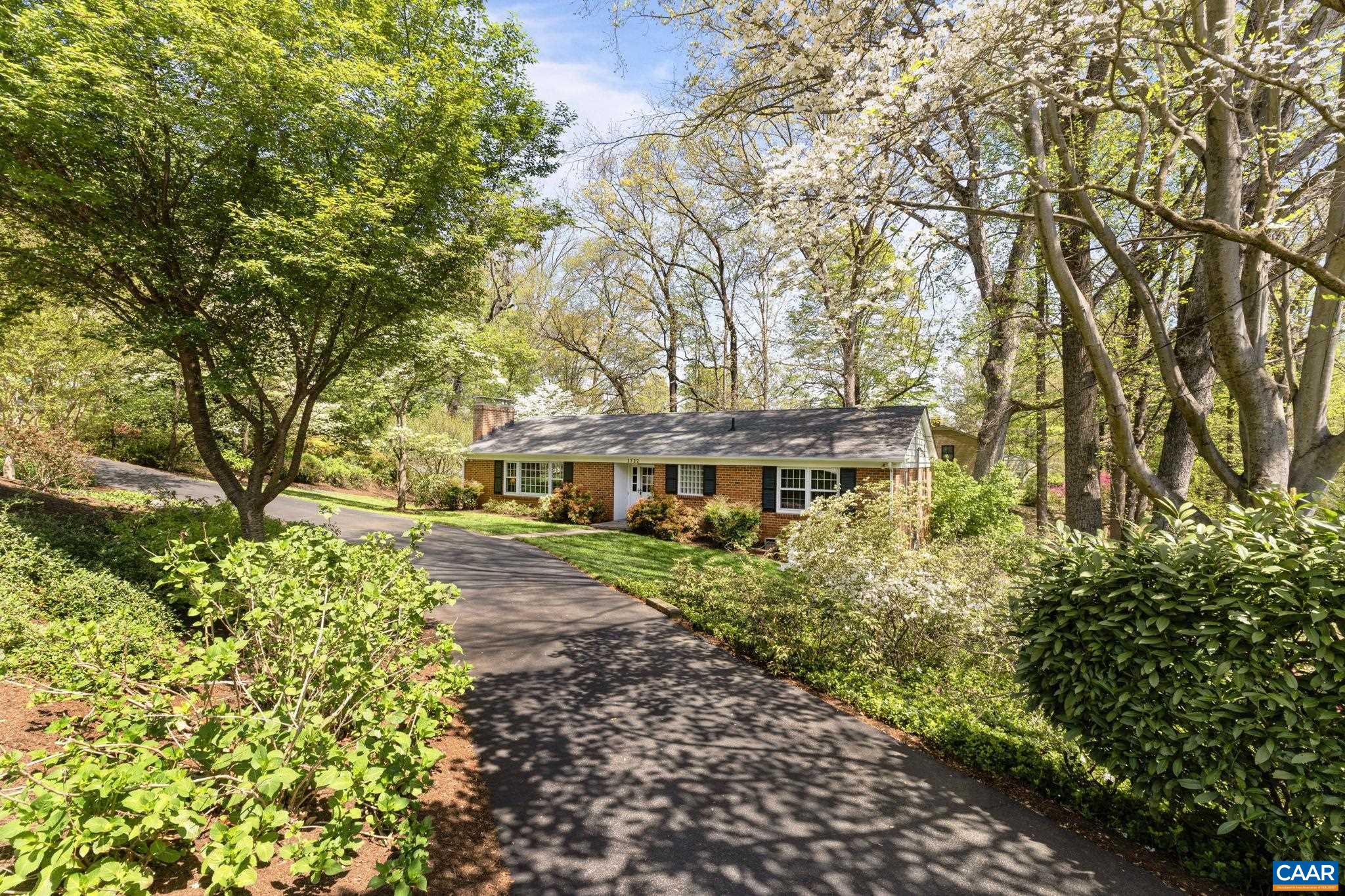 1722 YORKTOWN DR
