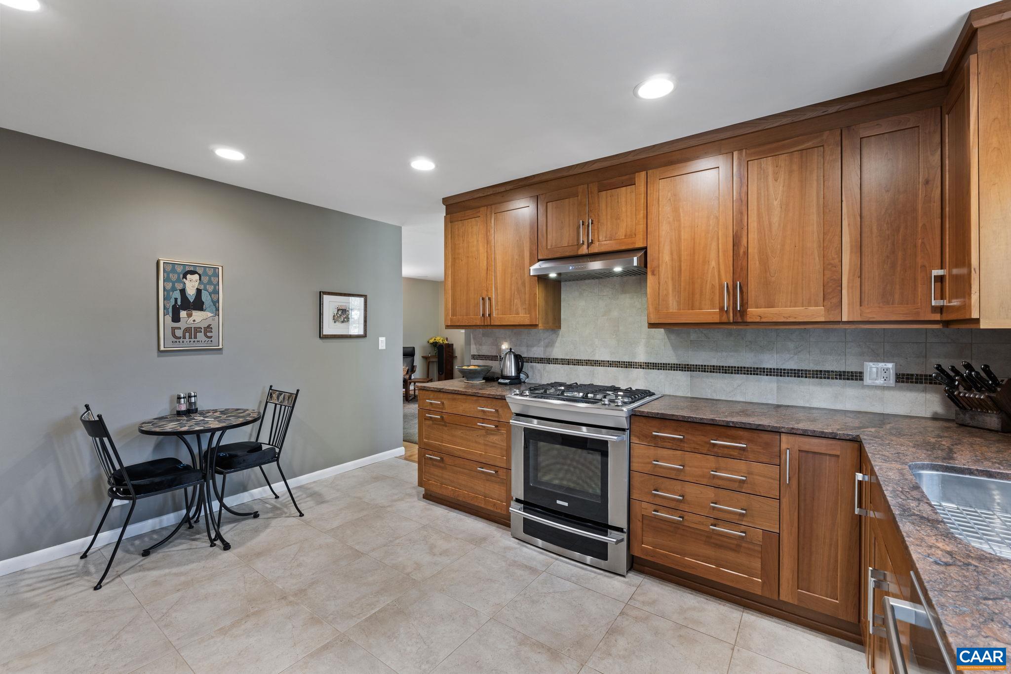 1722 YORKTOWN DR