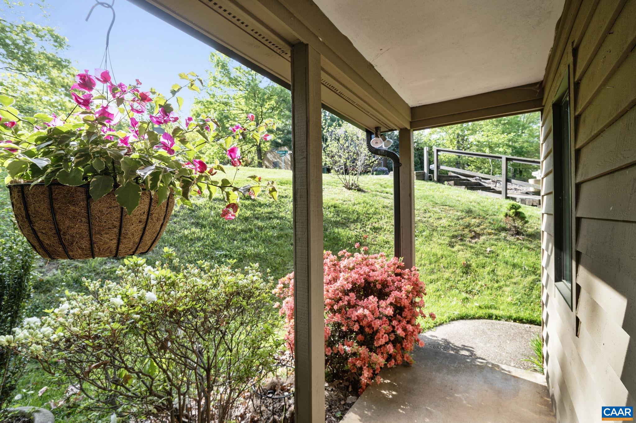 1306 CREEKSIDE DR