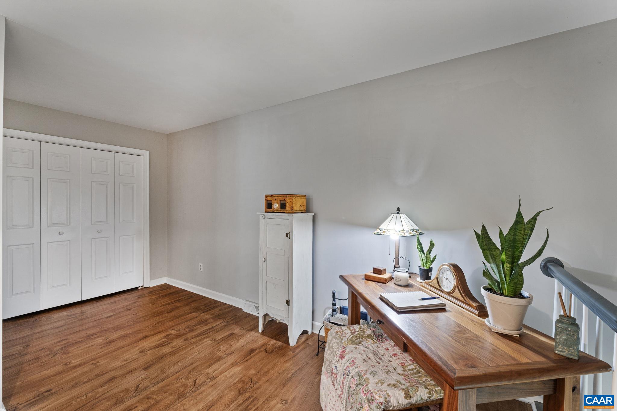 1306 CREEKSIDE DR