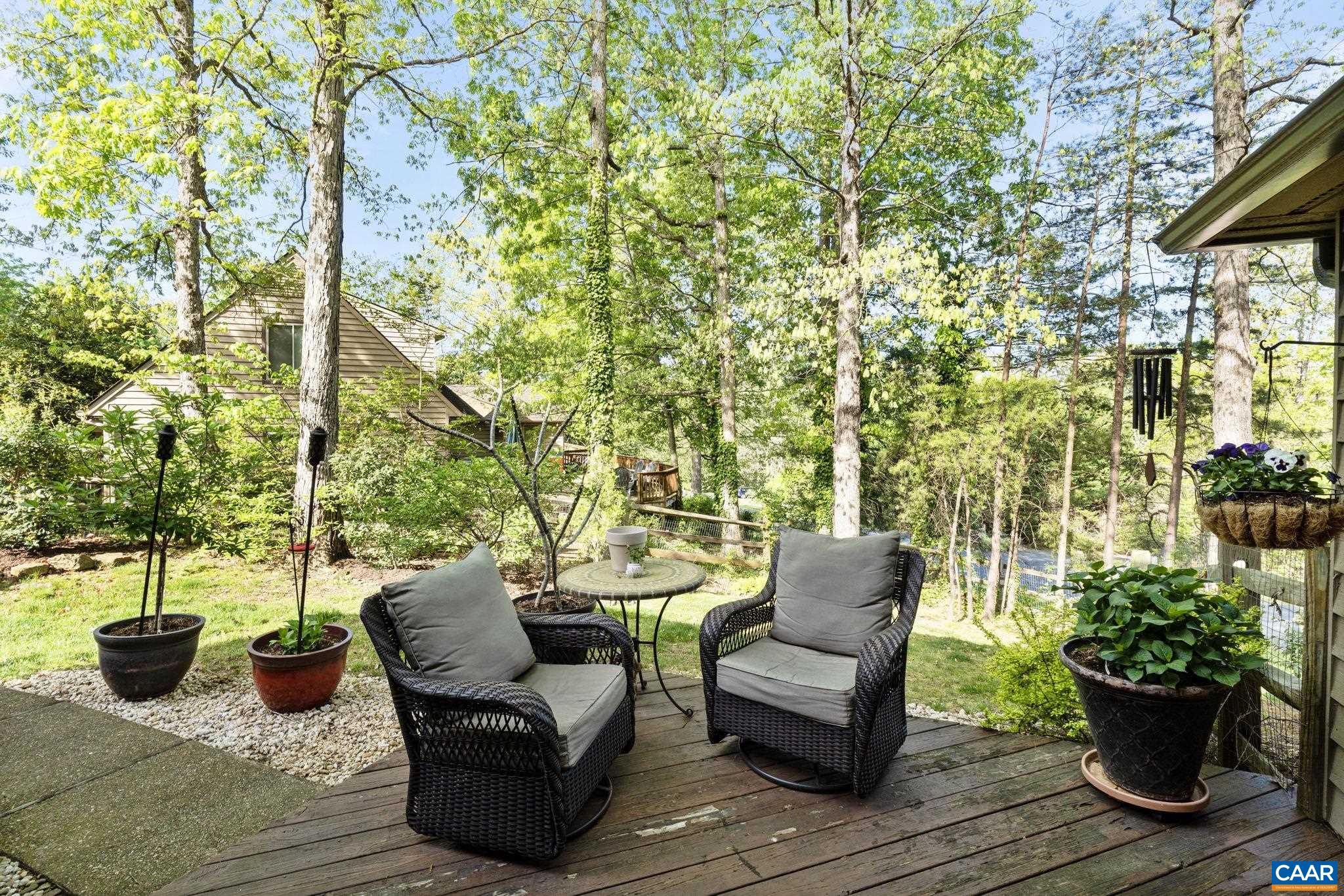 1306 CREEKSIDE DR
