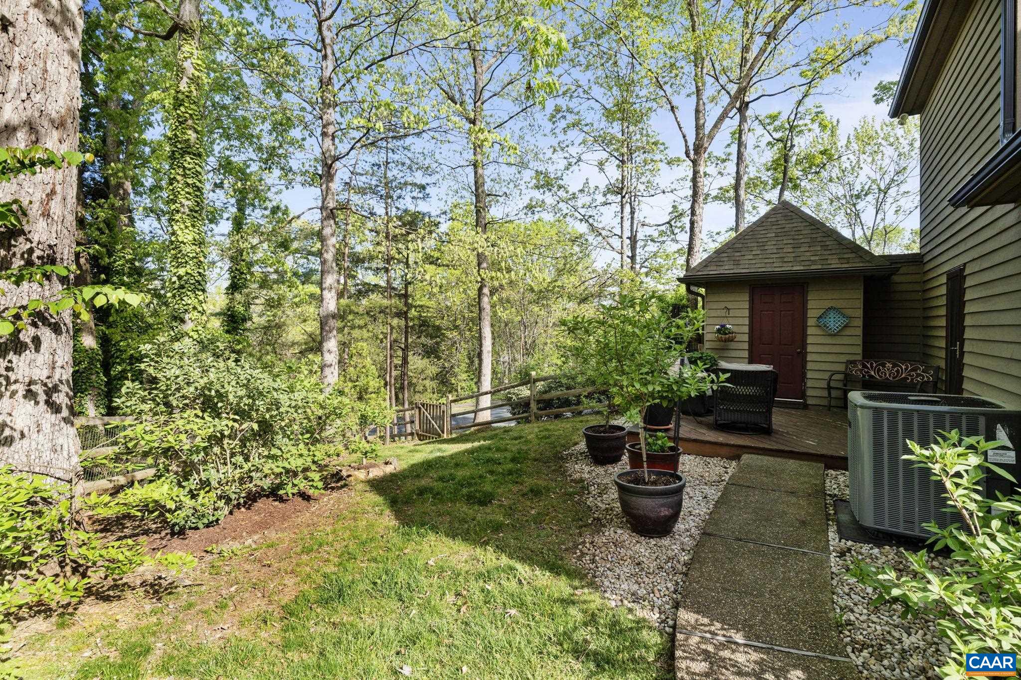 1306 CREEKSIDE DR