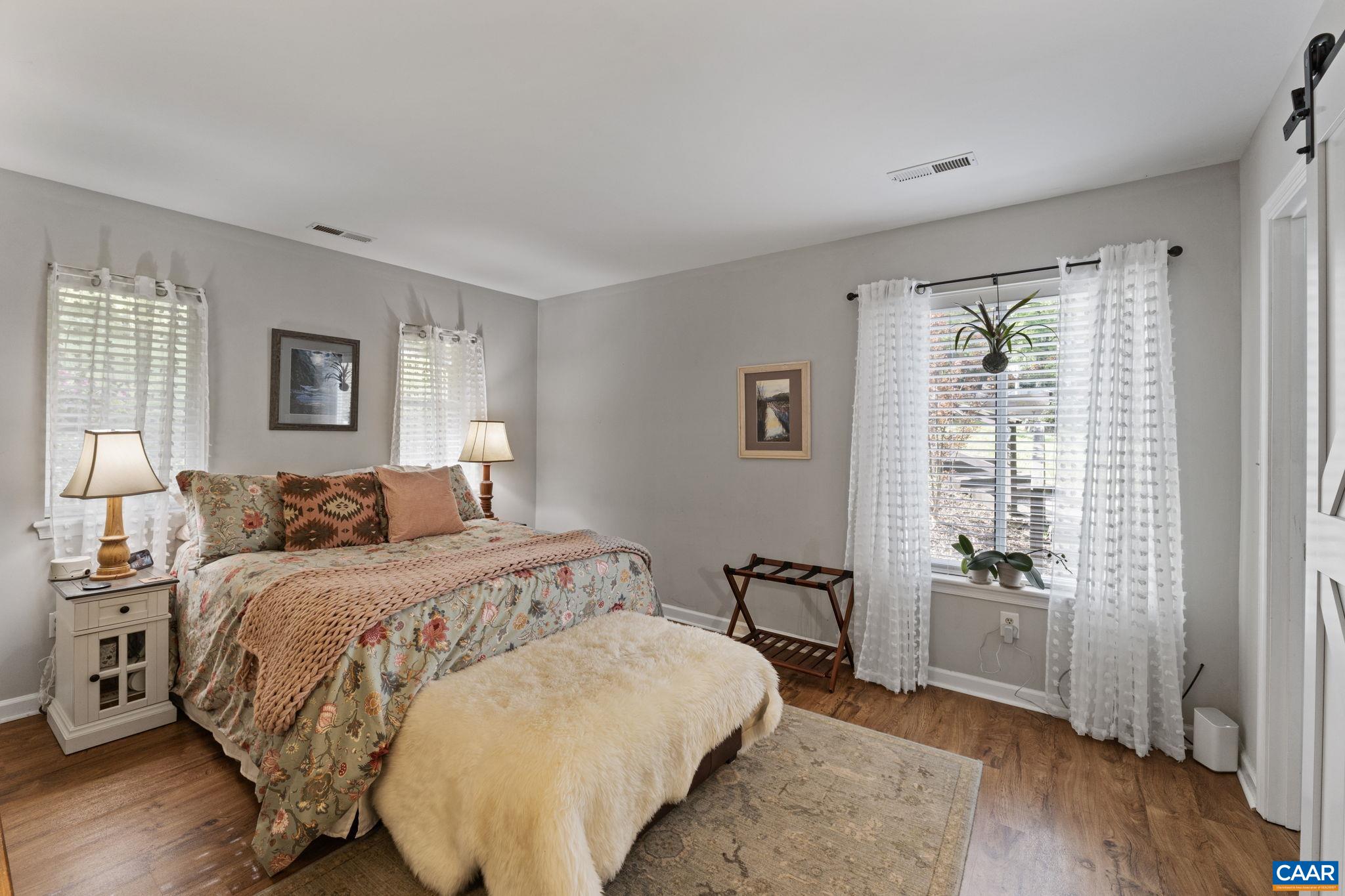 1306 CREEKSIDE DR