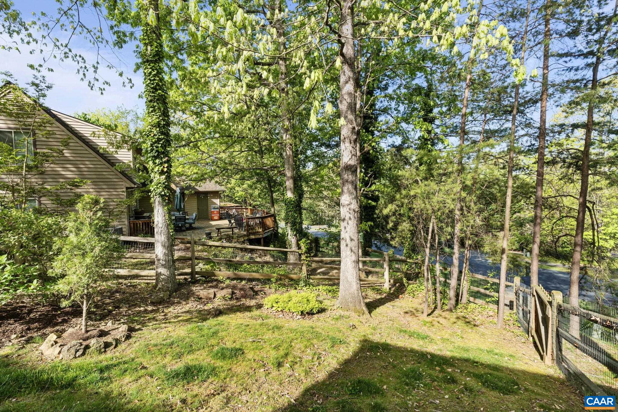 1306 CREEKSIDE DR