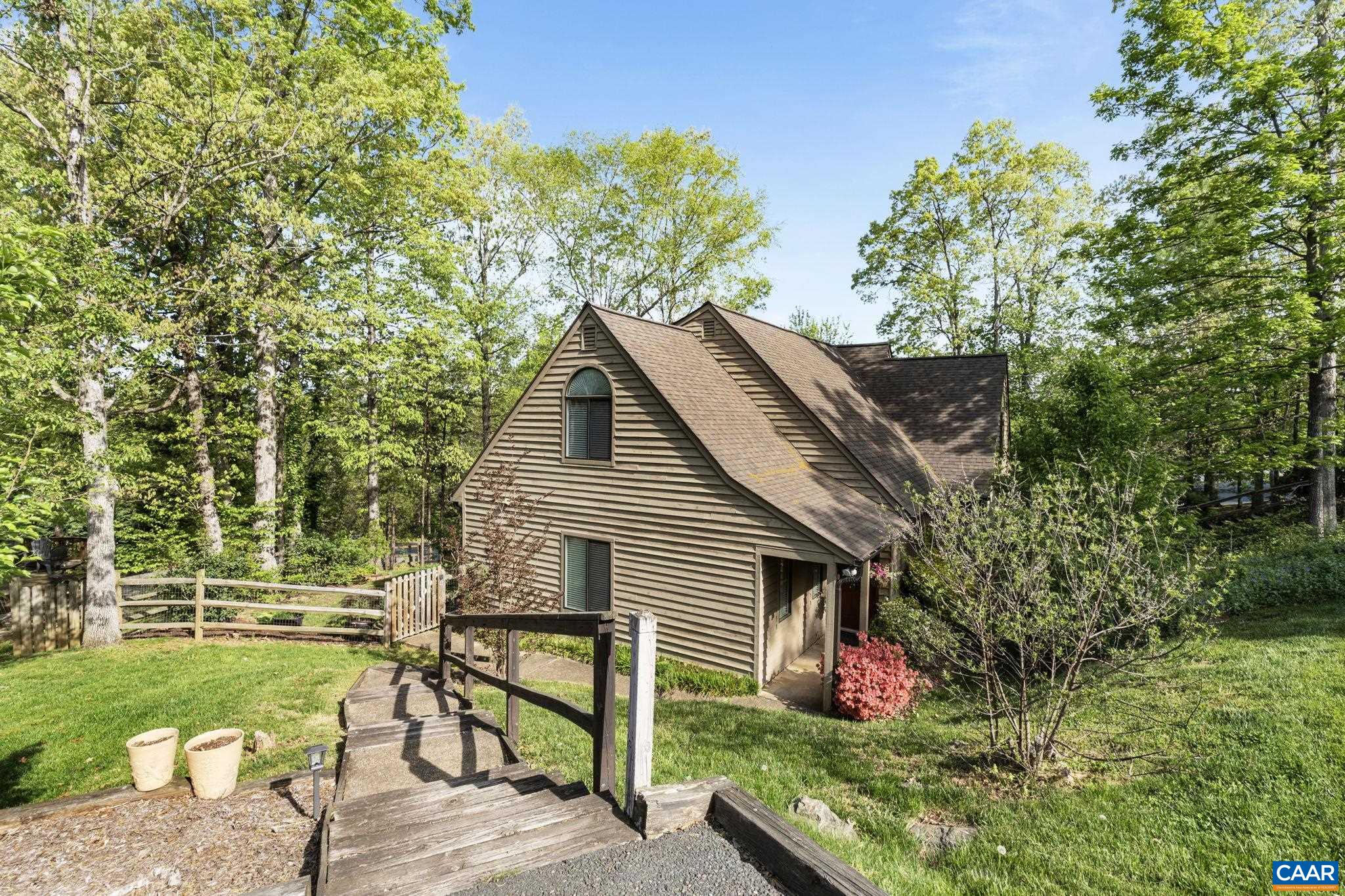 1306 CREEKSIDE DR
