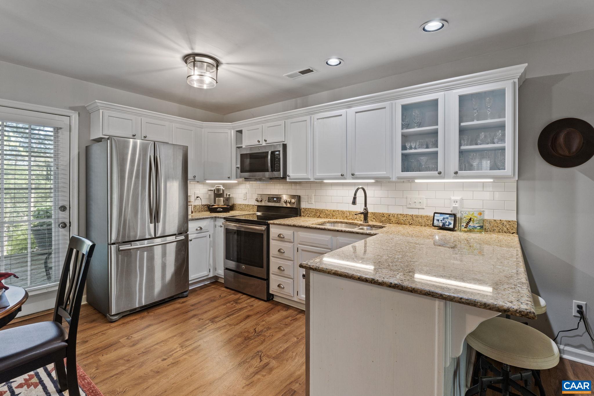 1306 CREEKSIDE DR
