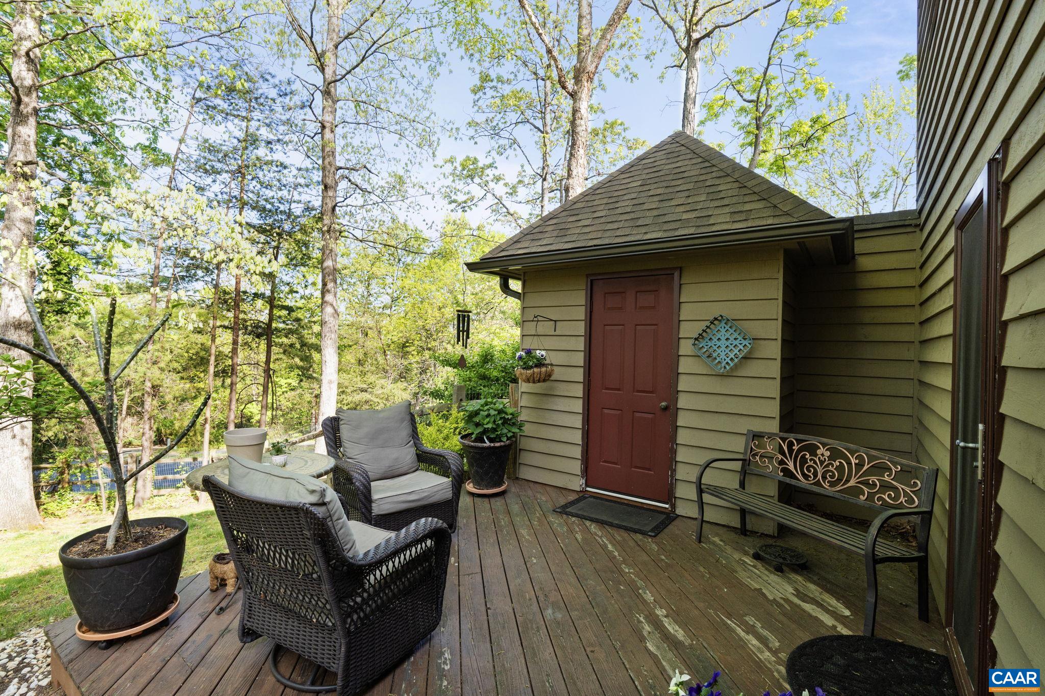 1306 CREEKSIDE DR