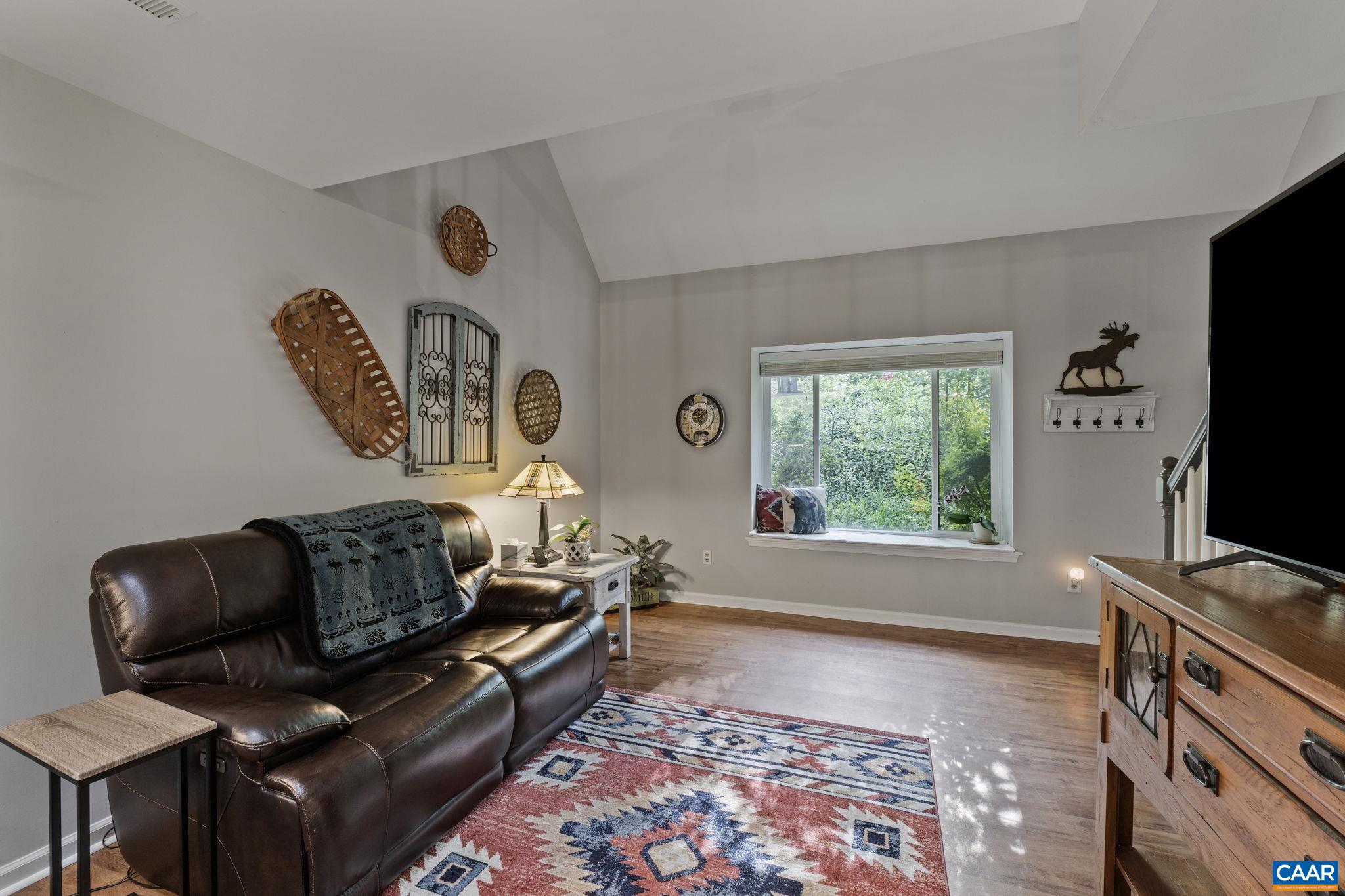 1306 CREEKSIDE DR