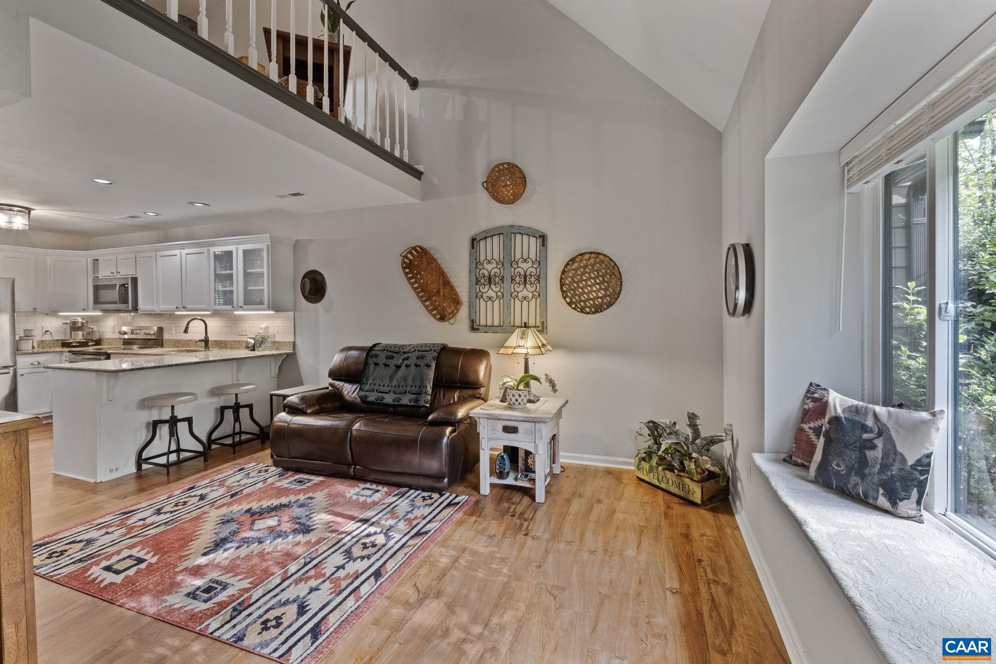 1306 CREEKSIDE DR