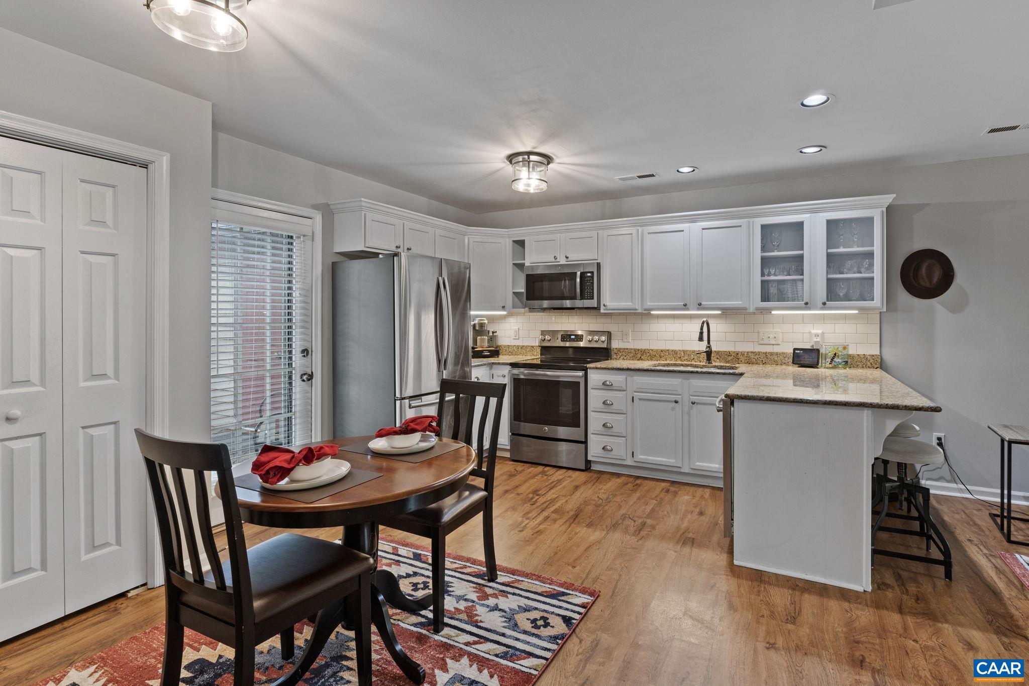 1306 CREEKSIDE DR