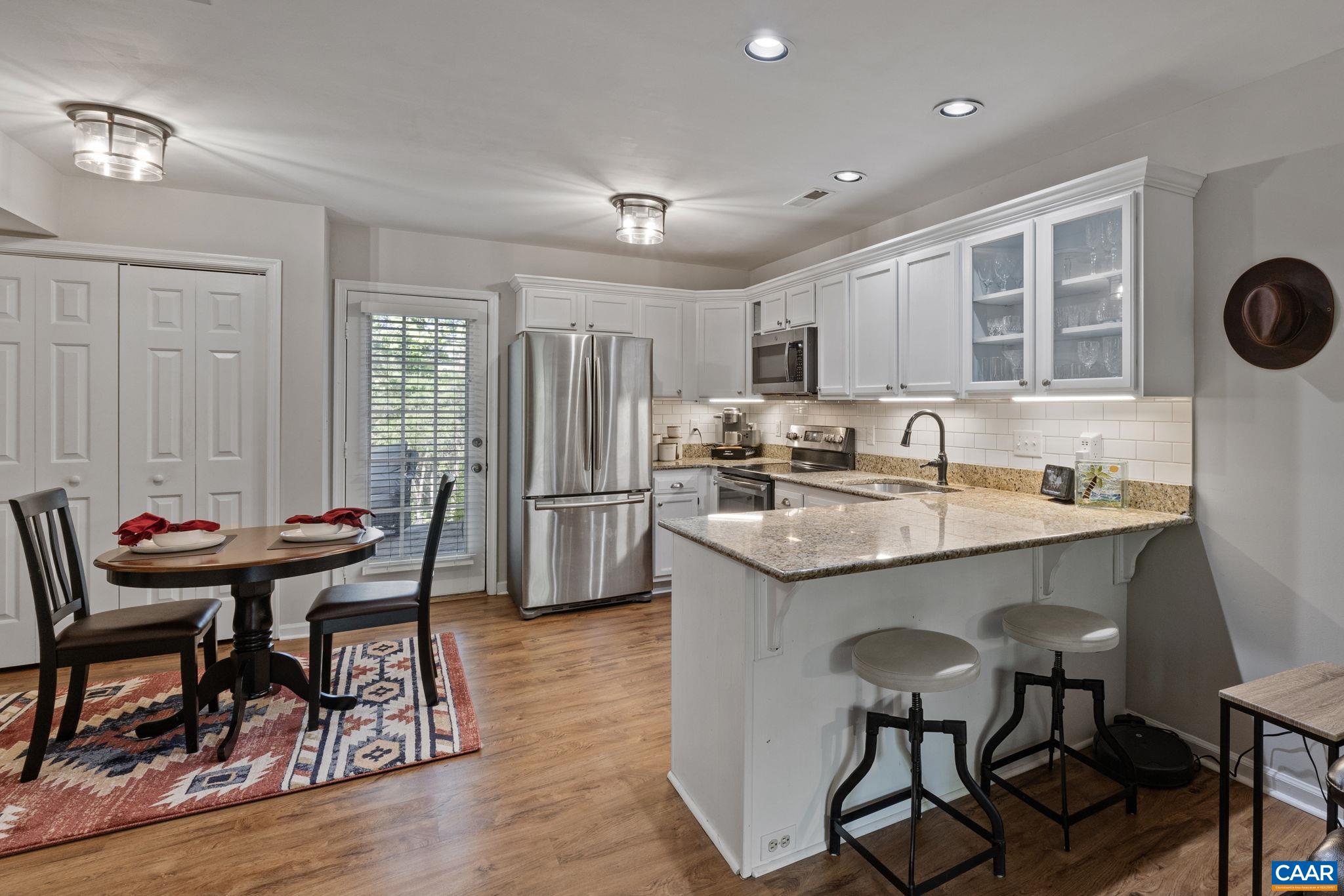 1306 CREEKSIDE DR