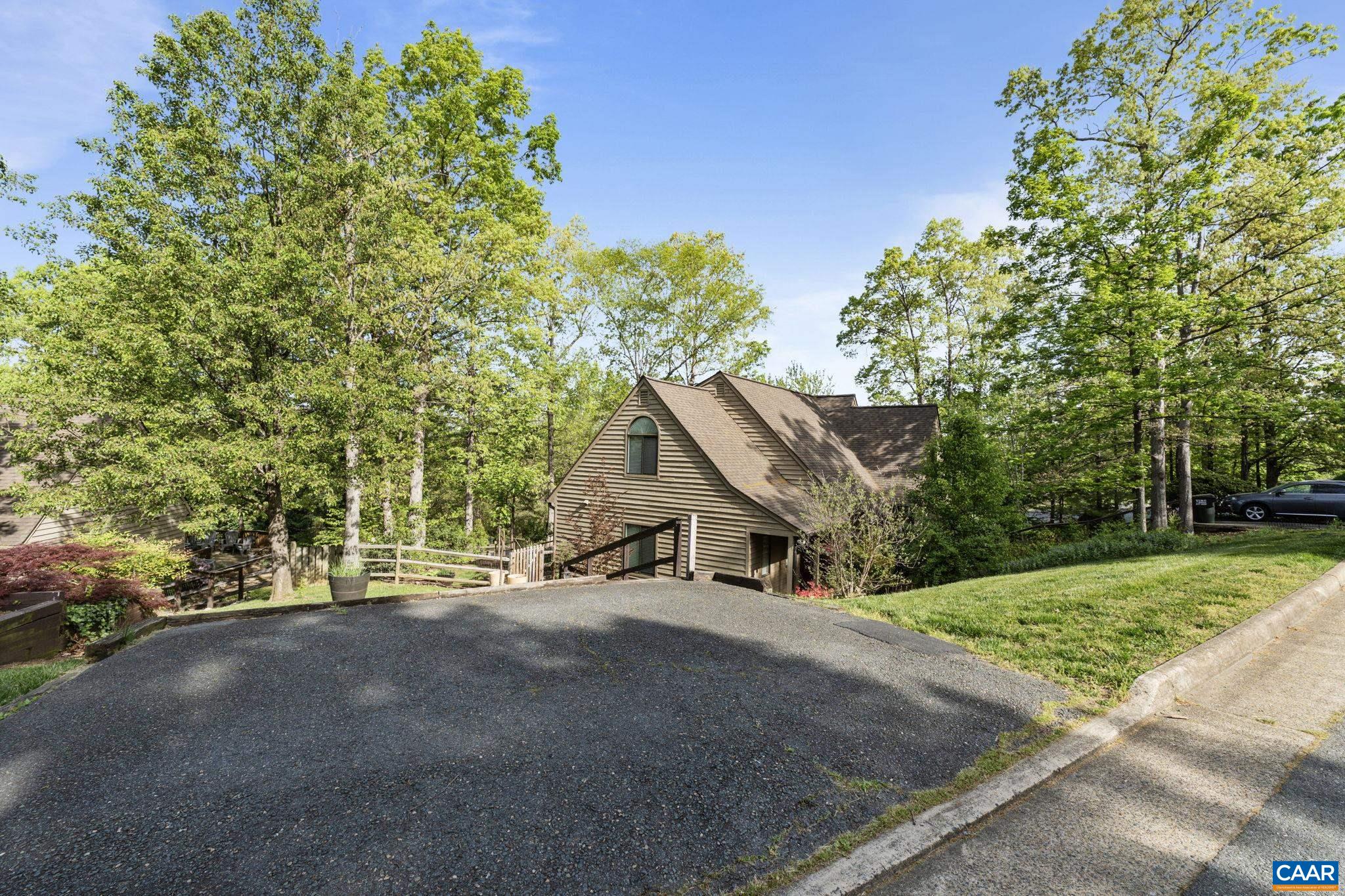 1306 CREEKSIDE DR