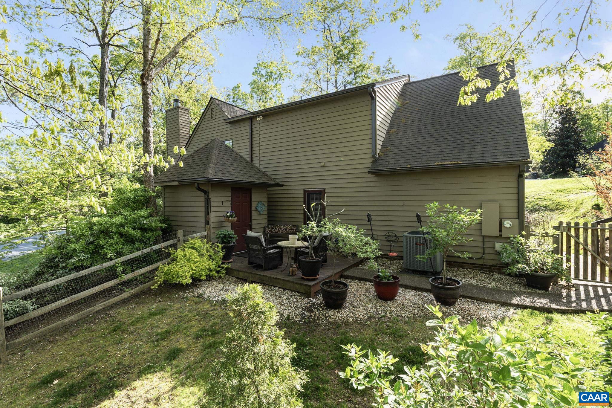 1306 CREEKSIDE DR