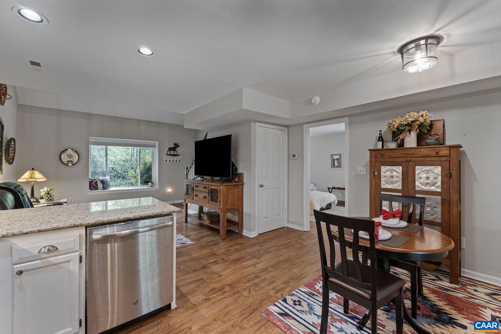 1306 CREEKSIDE DR