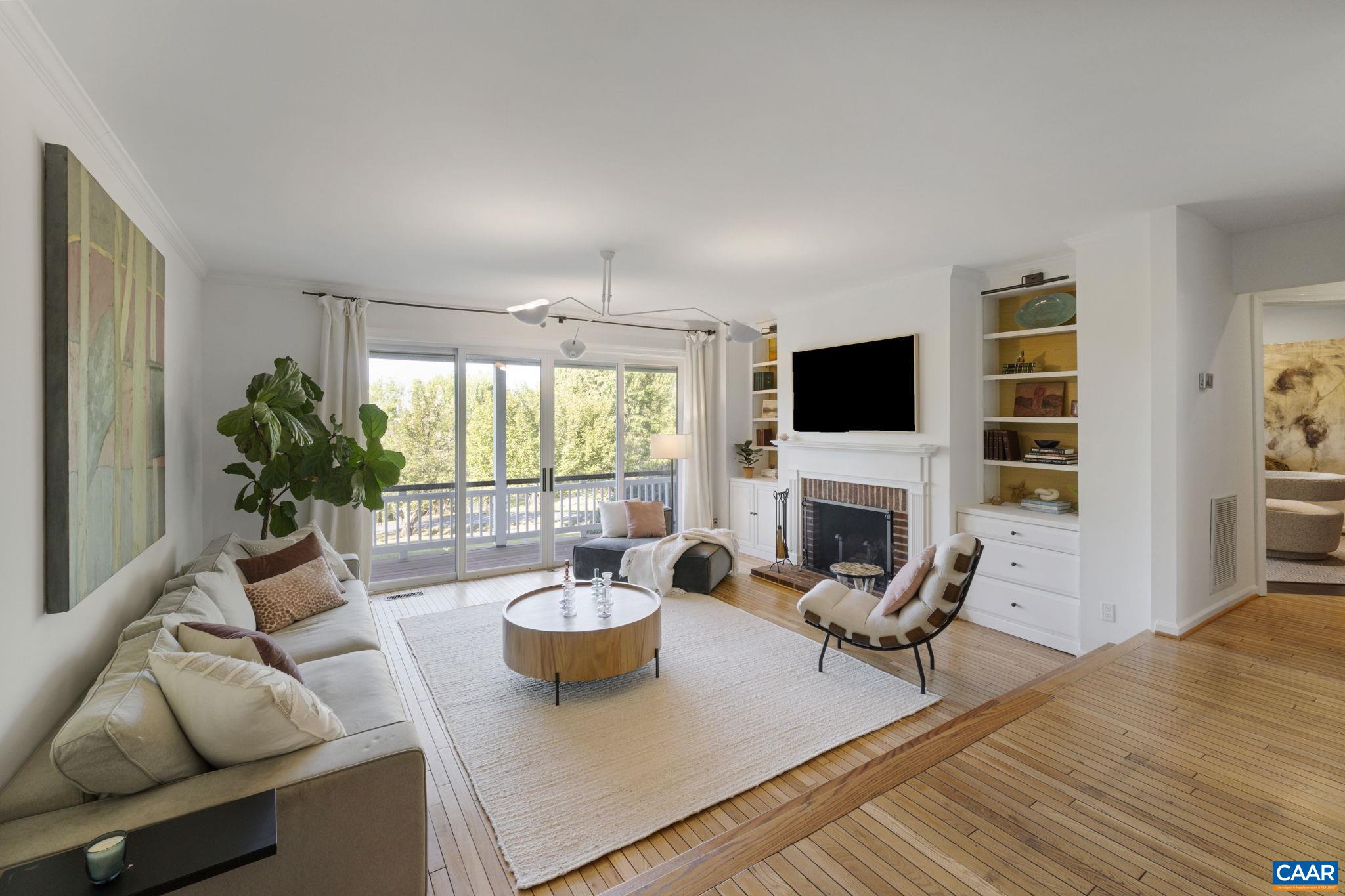 1636 FRANKLIN DR
