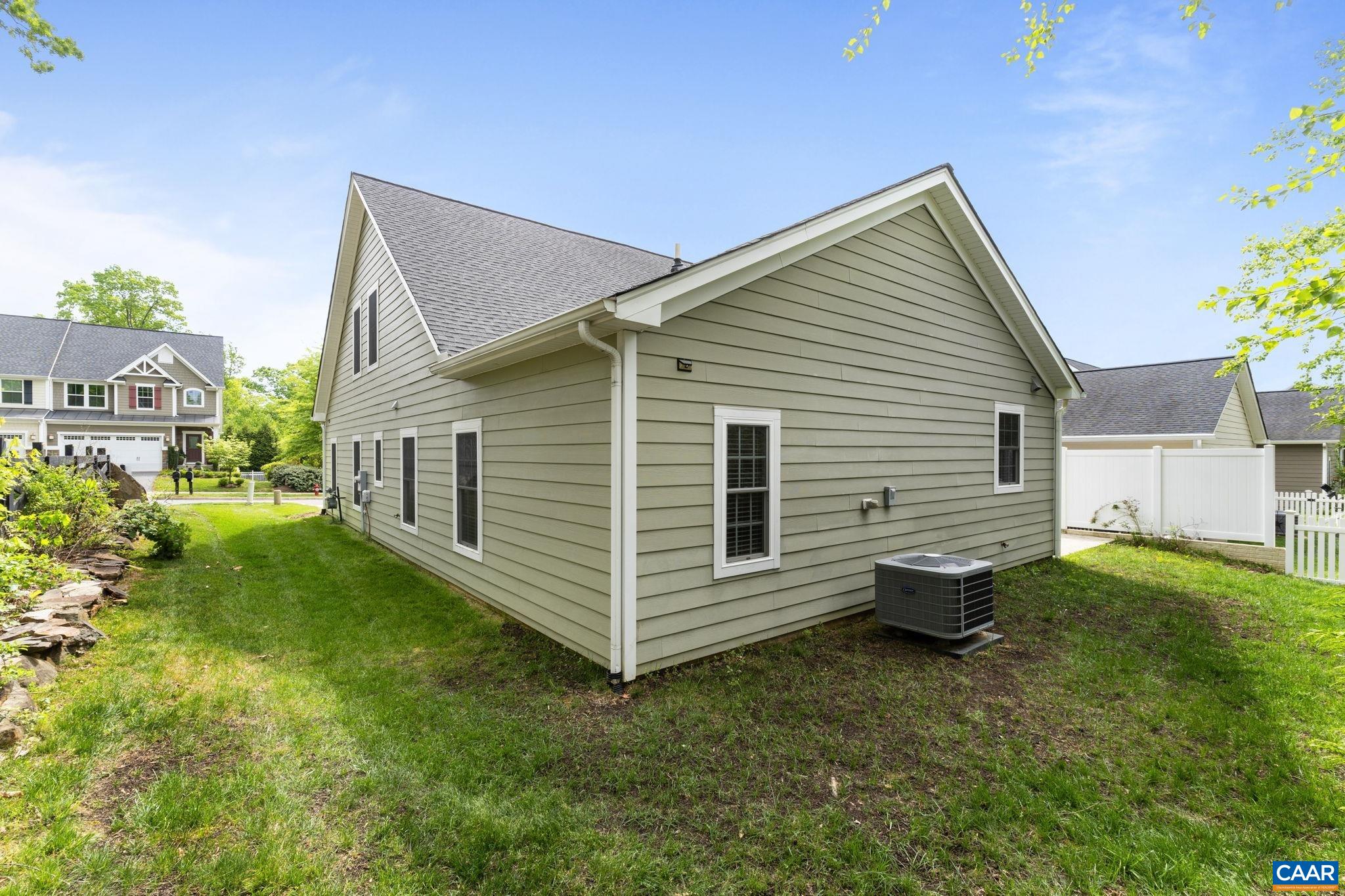 1637 SAWGRASS CT