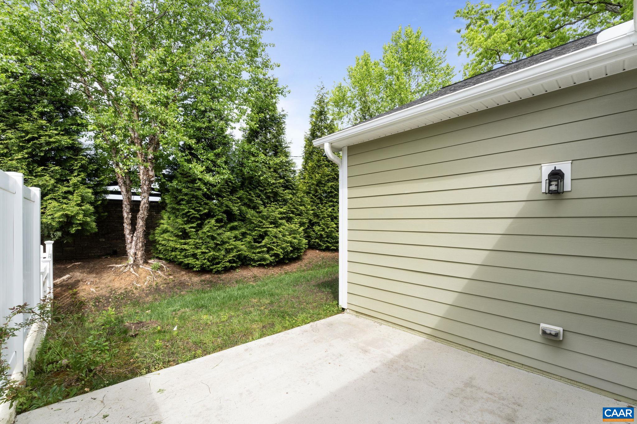 1637 SAWGRASS CT