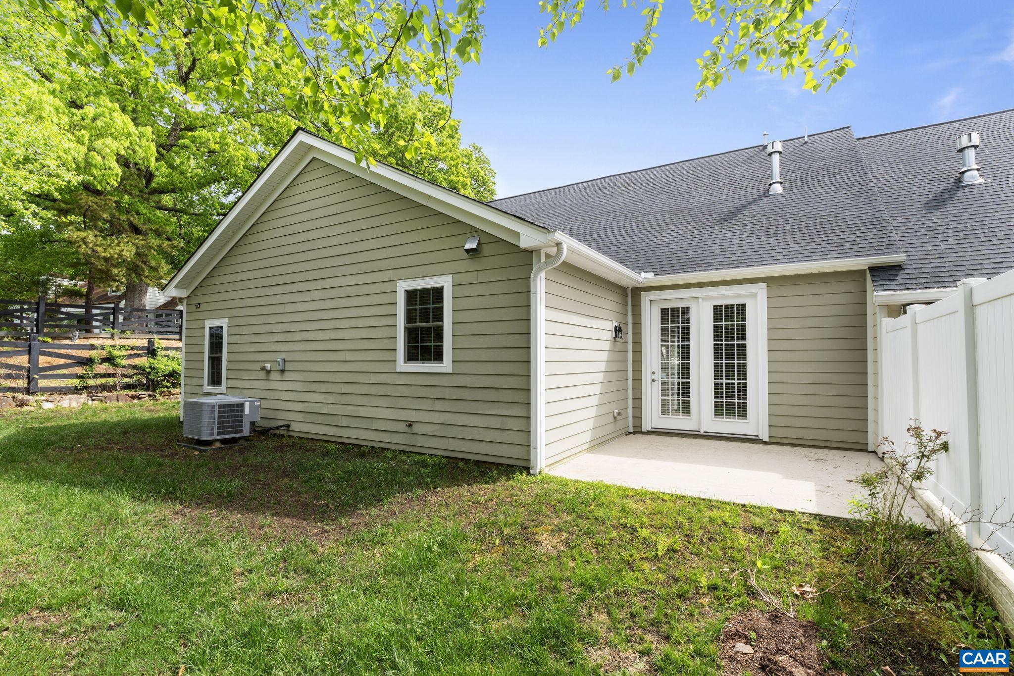 1637 SAWGRASS CT