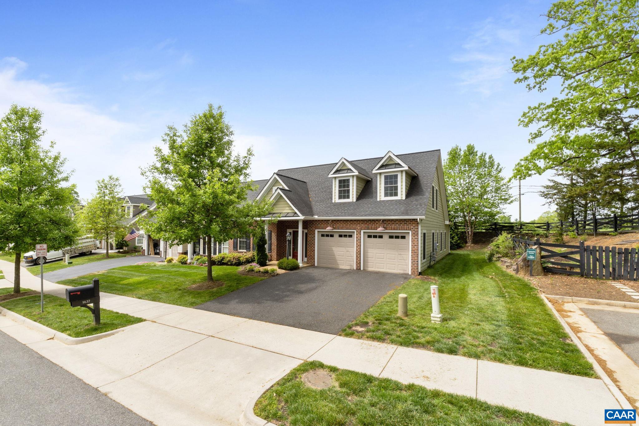 1637 SAWGRASS CT