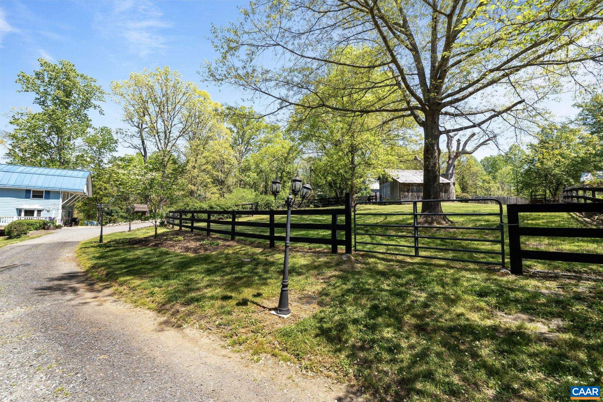 1407 CHAPMAN RD