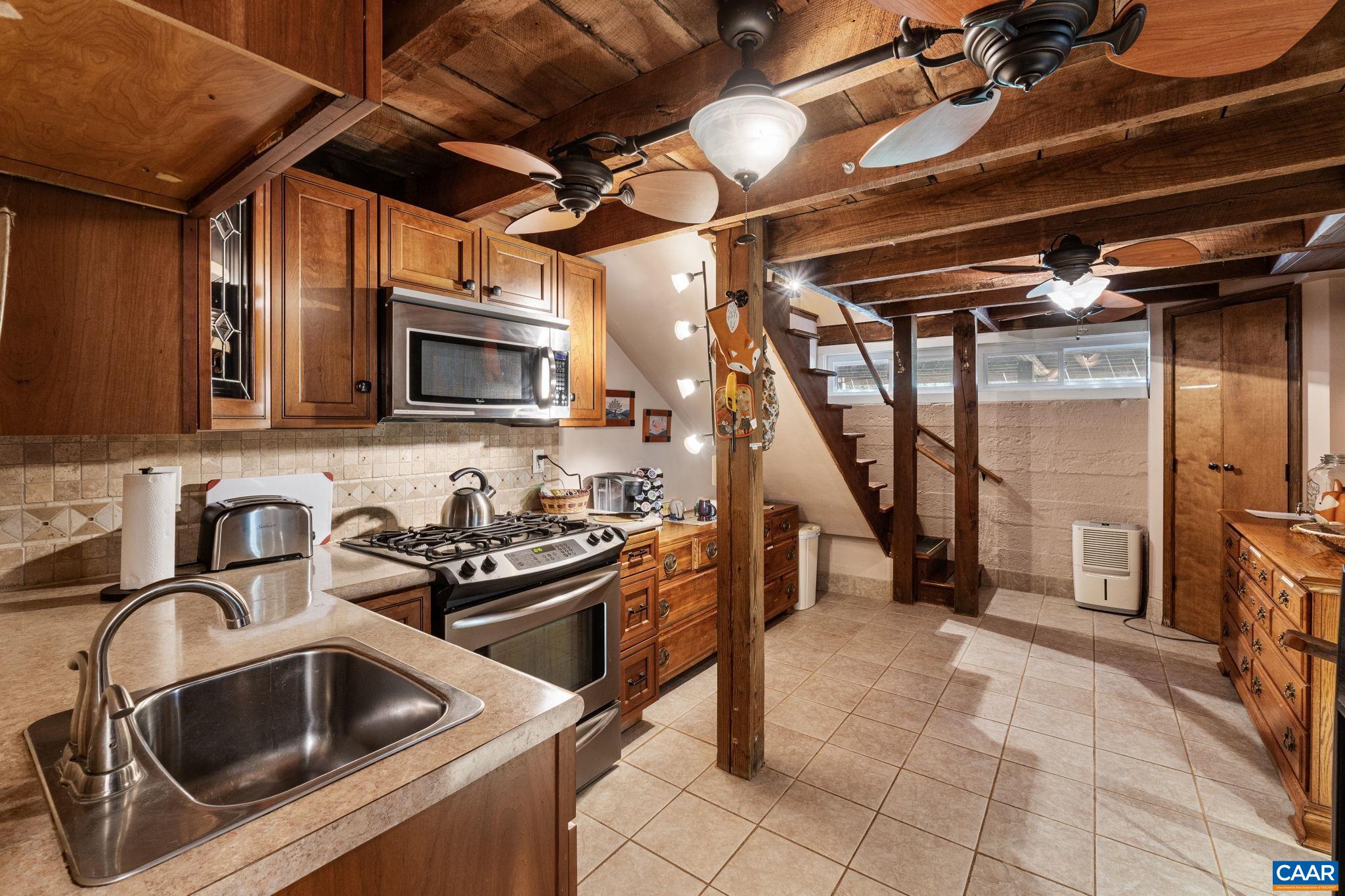 1407 CHAPMAN RD