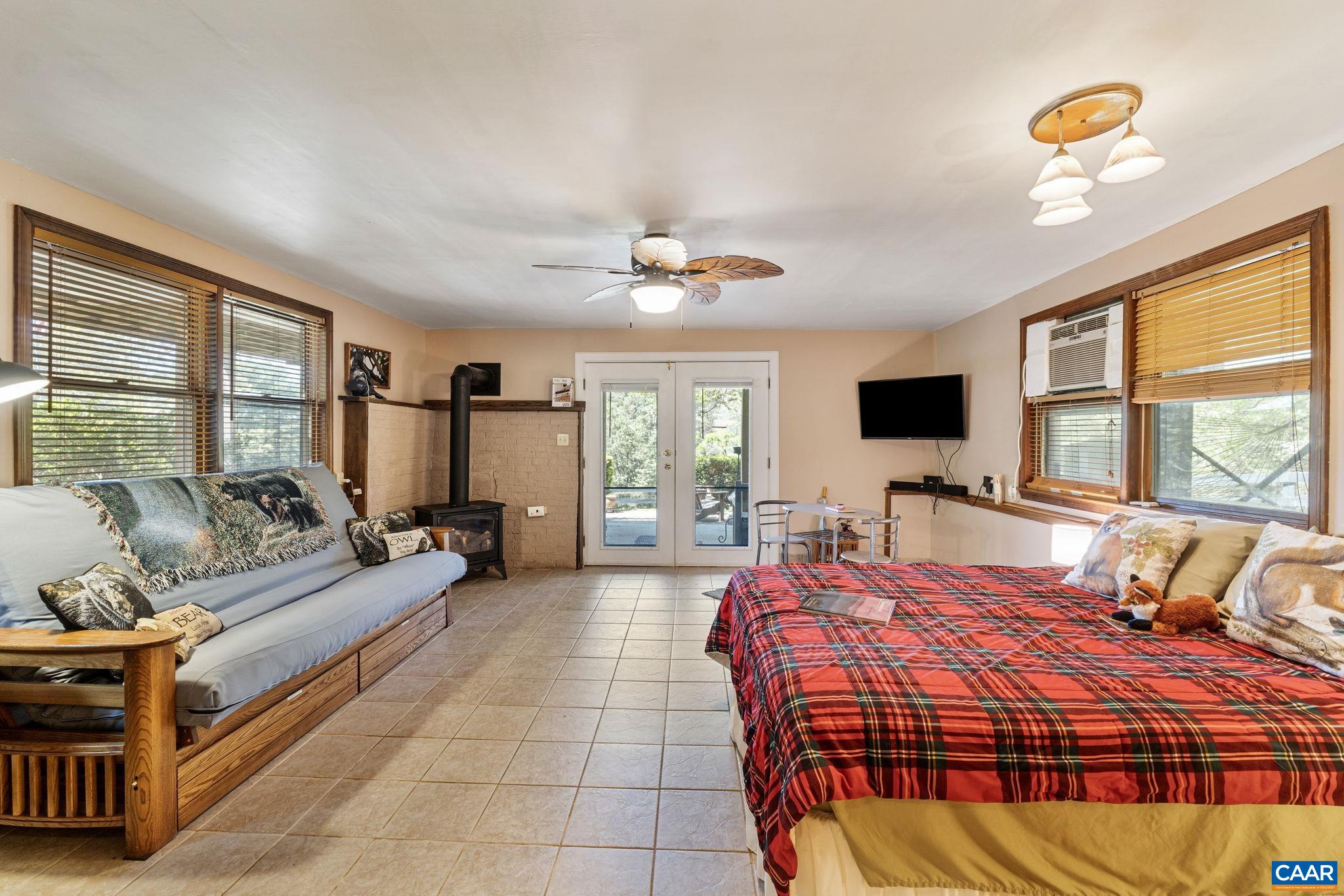 1407 CHAPMAN RD