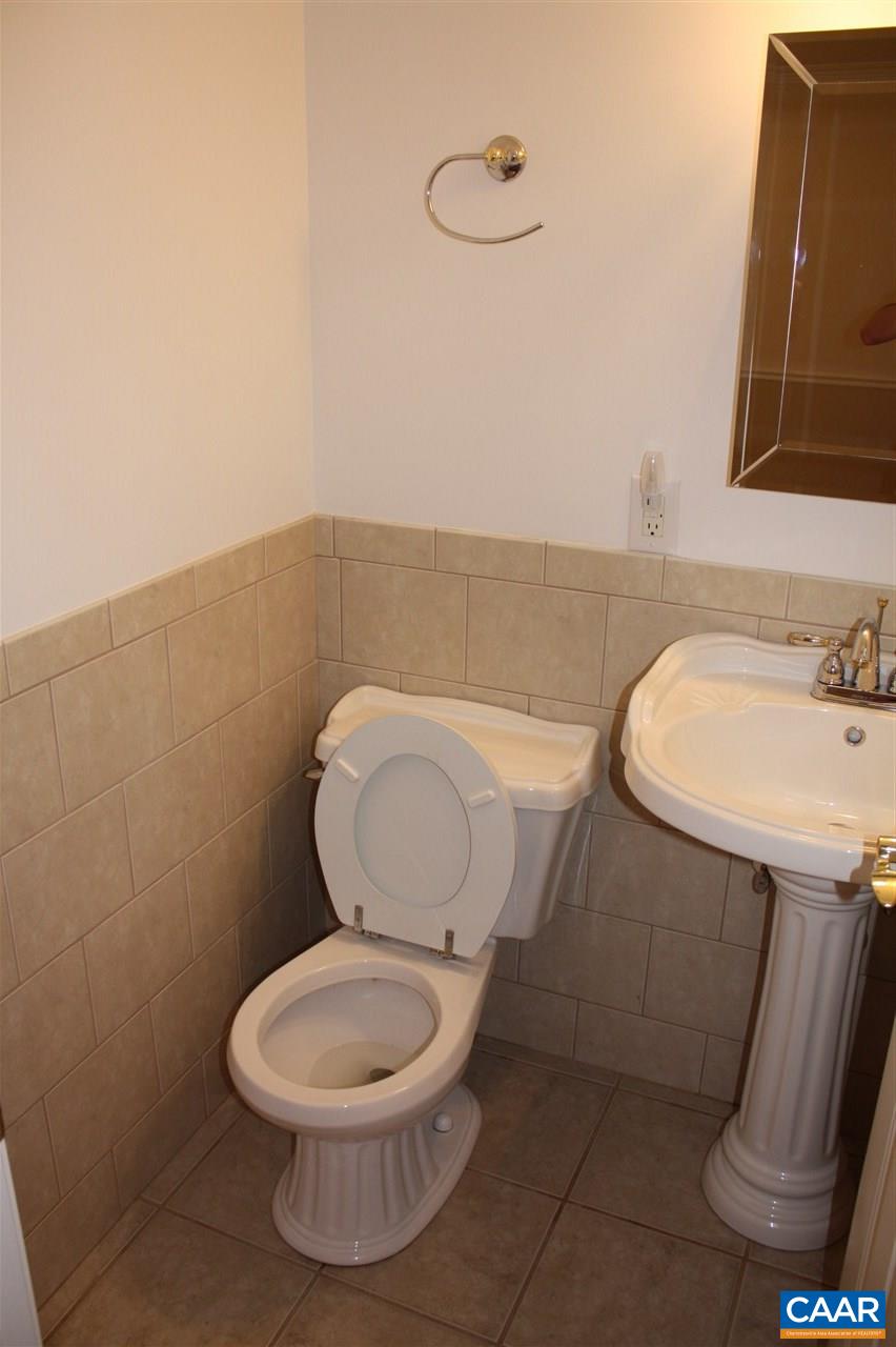 2414 BARRACKS PL Unit: 3