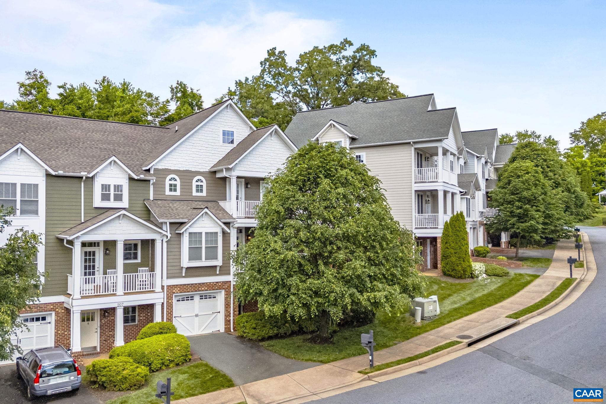 209 BROOKWOOD DR