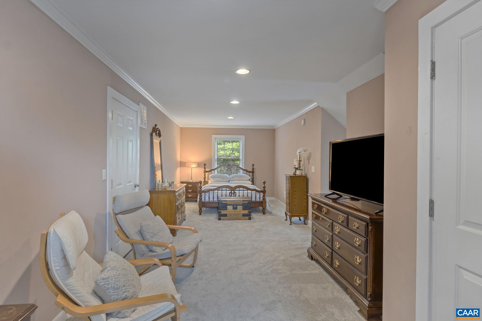 209 BROOKWOOD DR