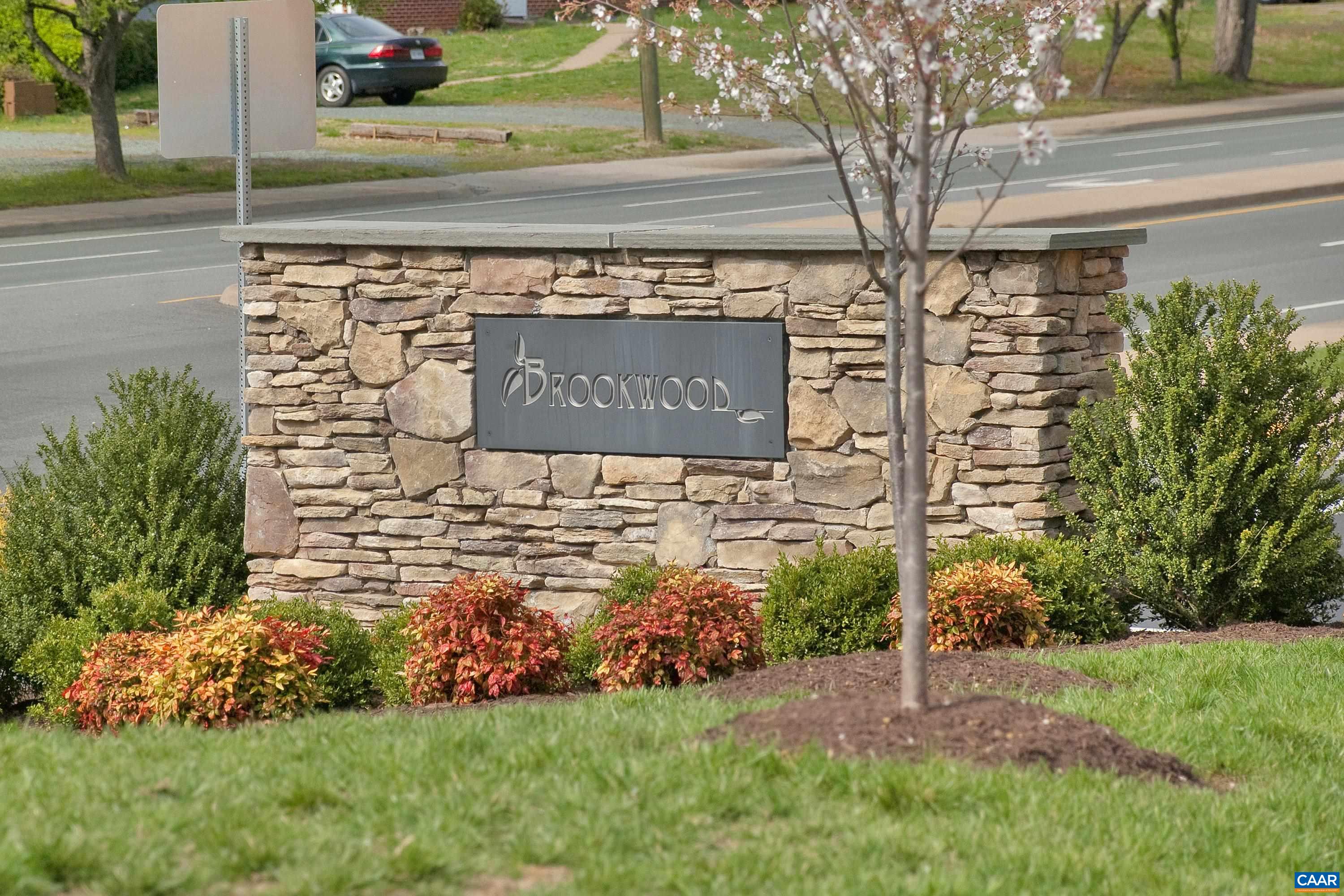 209 BROOKWOOD DR