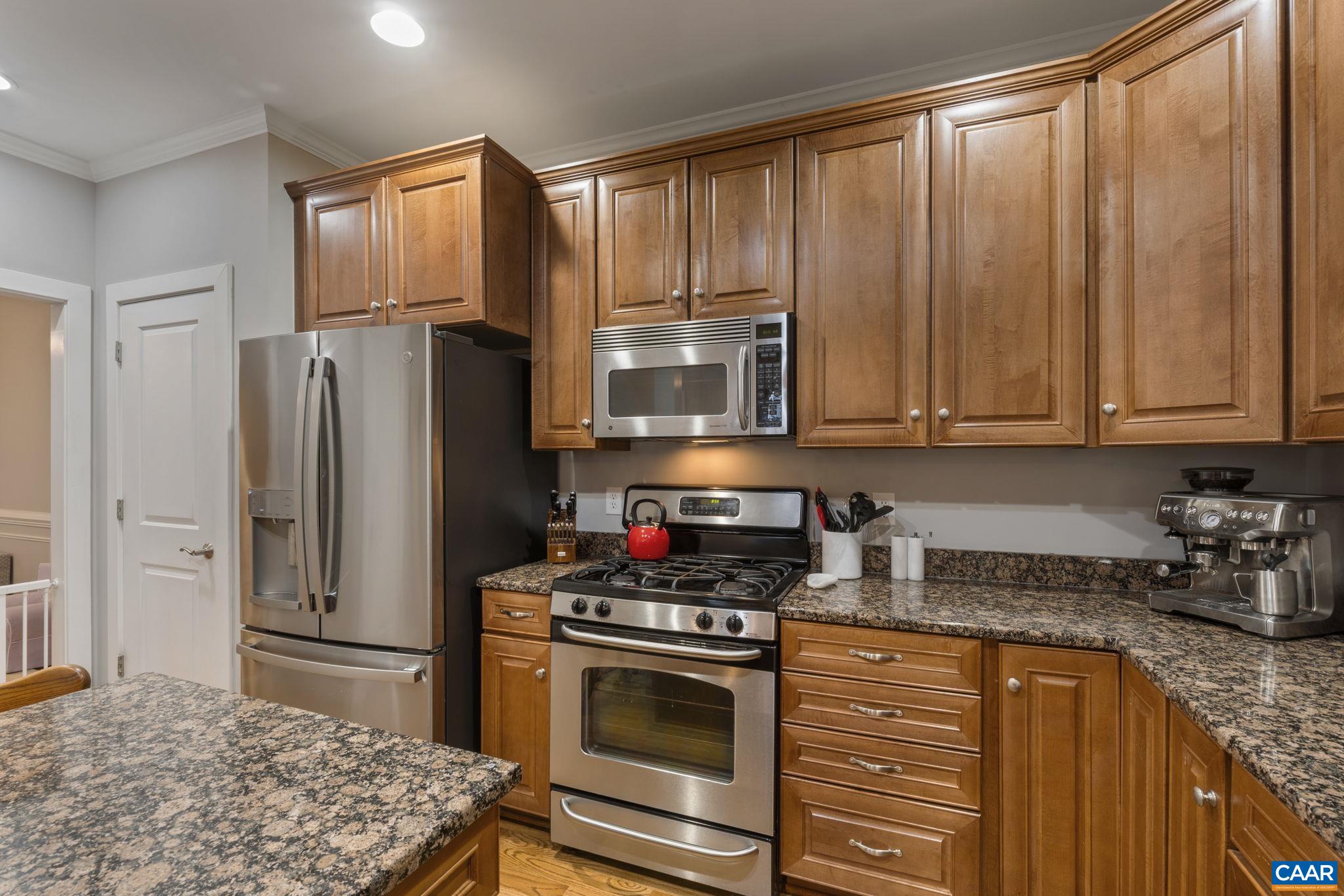 209 BROOKWOOD DR