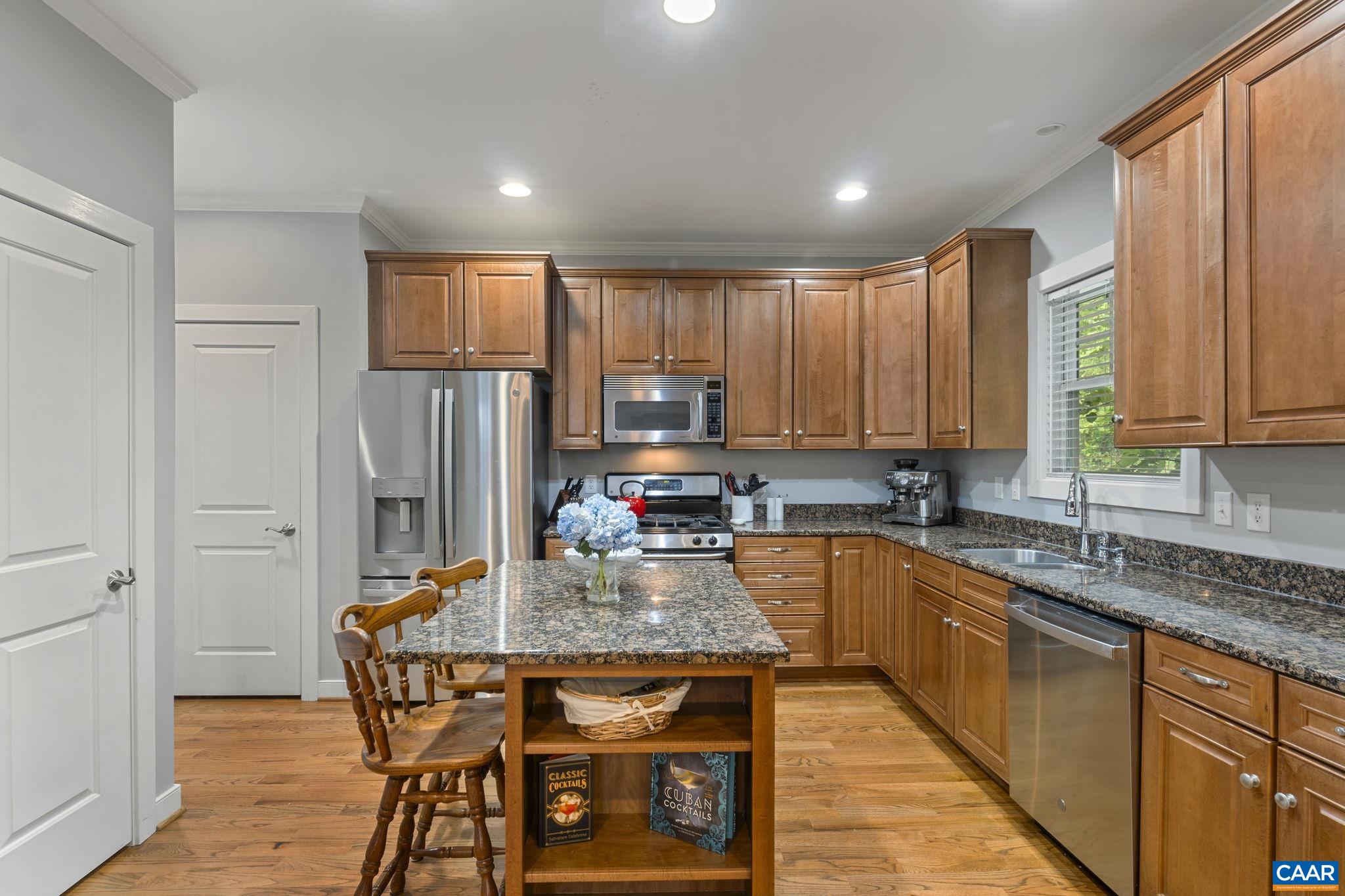 209 BROOKWOOD DR