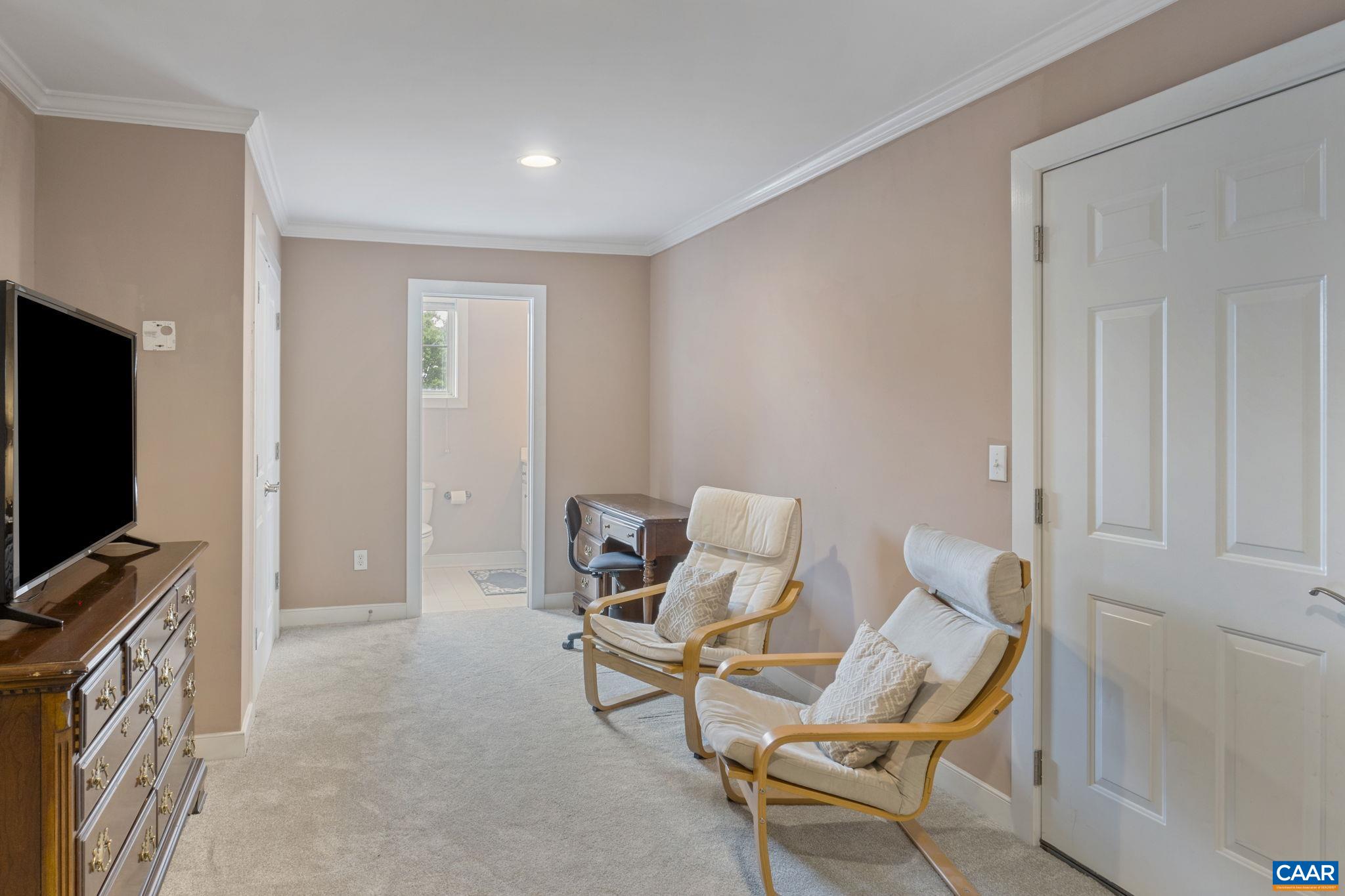 209 BROOKWOOD DR