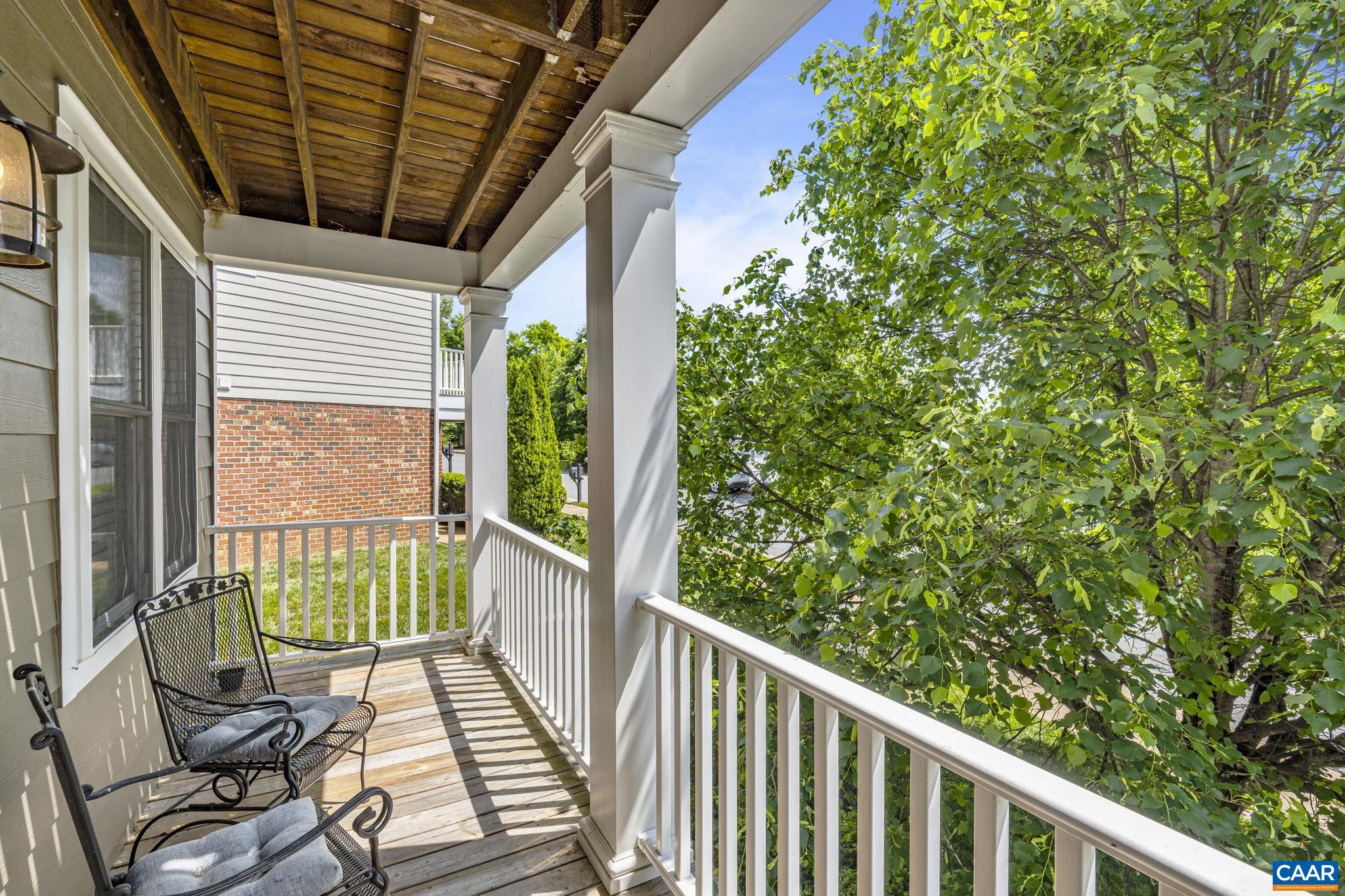 209 BROOKWOOD DR
