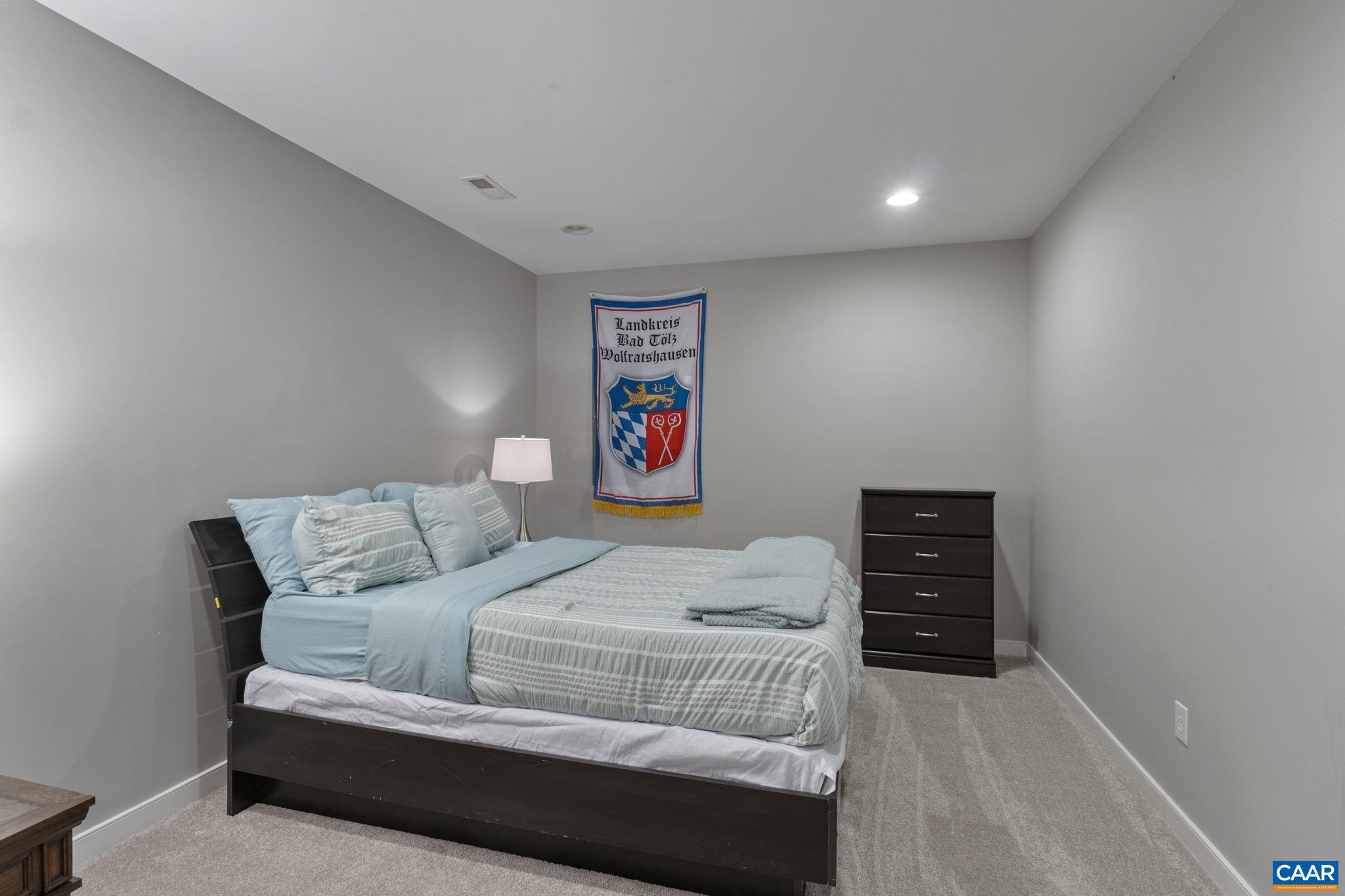 209 BROOKWOOD DR