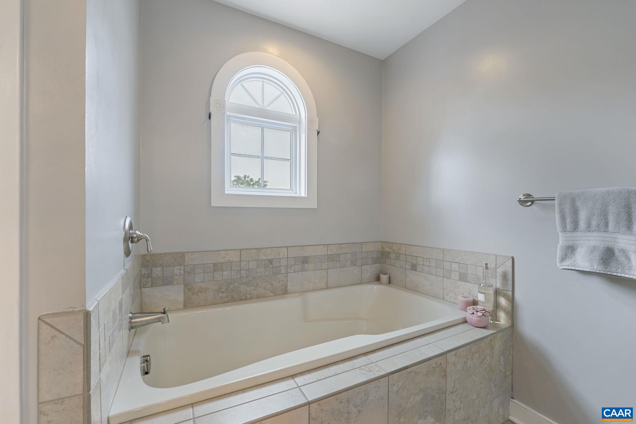 209 BROOKWOOD DR